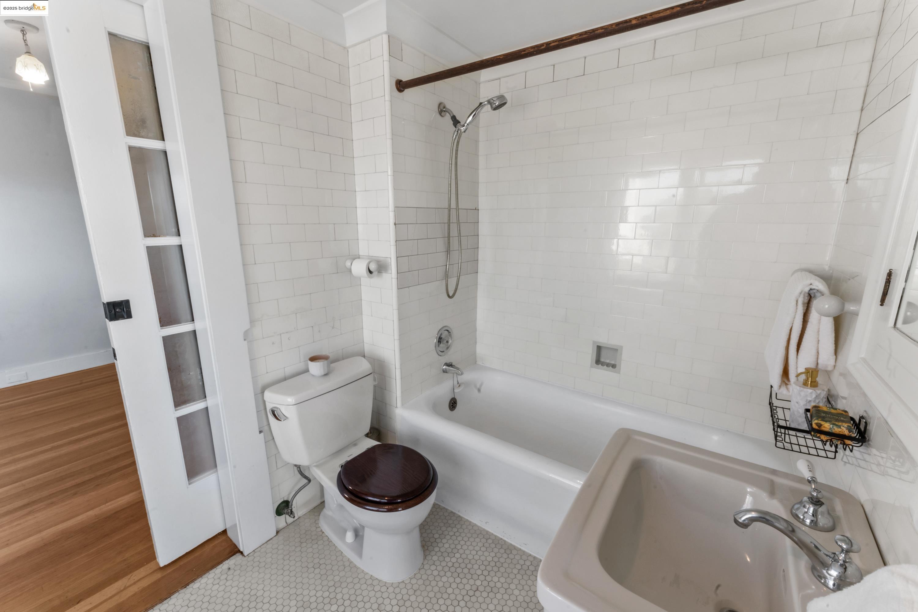 Detail Gallery Image 27 of 58 For 44 Oak Ridge Rd, Berkeley,  CA 94705 - 3 Beds | 3 Baths