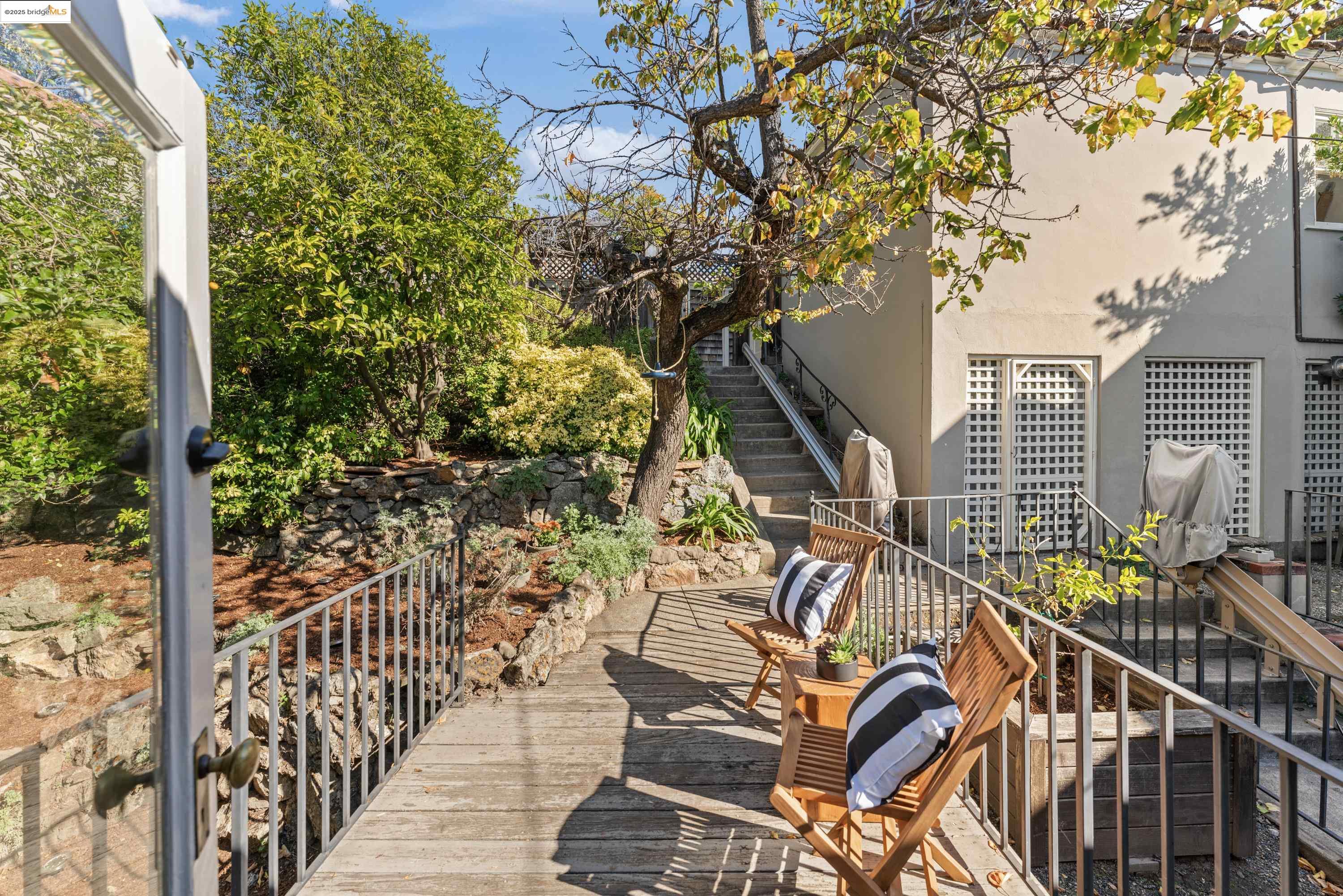 Detail Gallery Image 42 of 58 For 44 Oak Ridge Rd, Berkeley,  CA 94705 - 3 Beds | 3 Baths