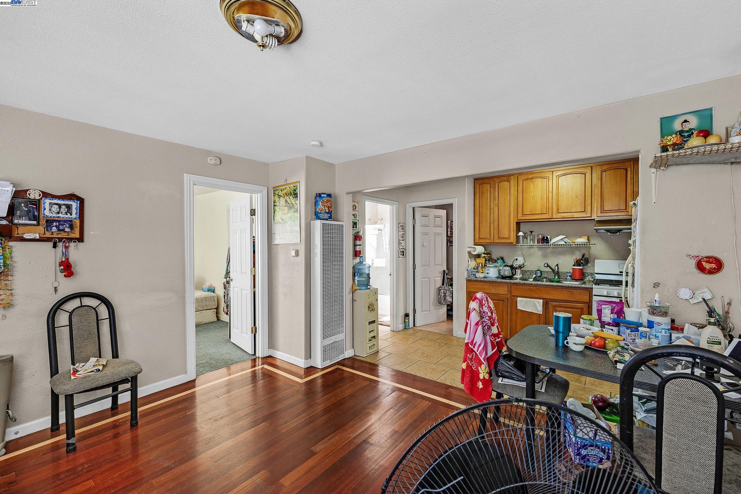 Detail Gallery Image 14 of 37 For 2607 23rd Ave, Oakland,  CA 94606 - 6 Beds | 3 Baths