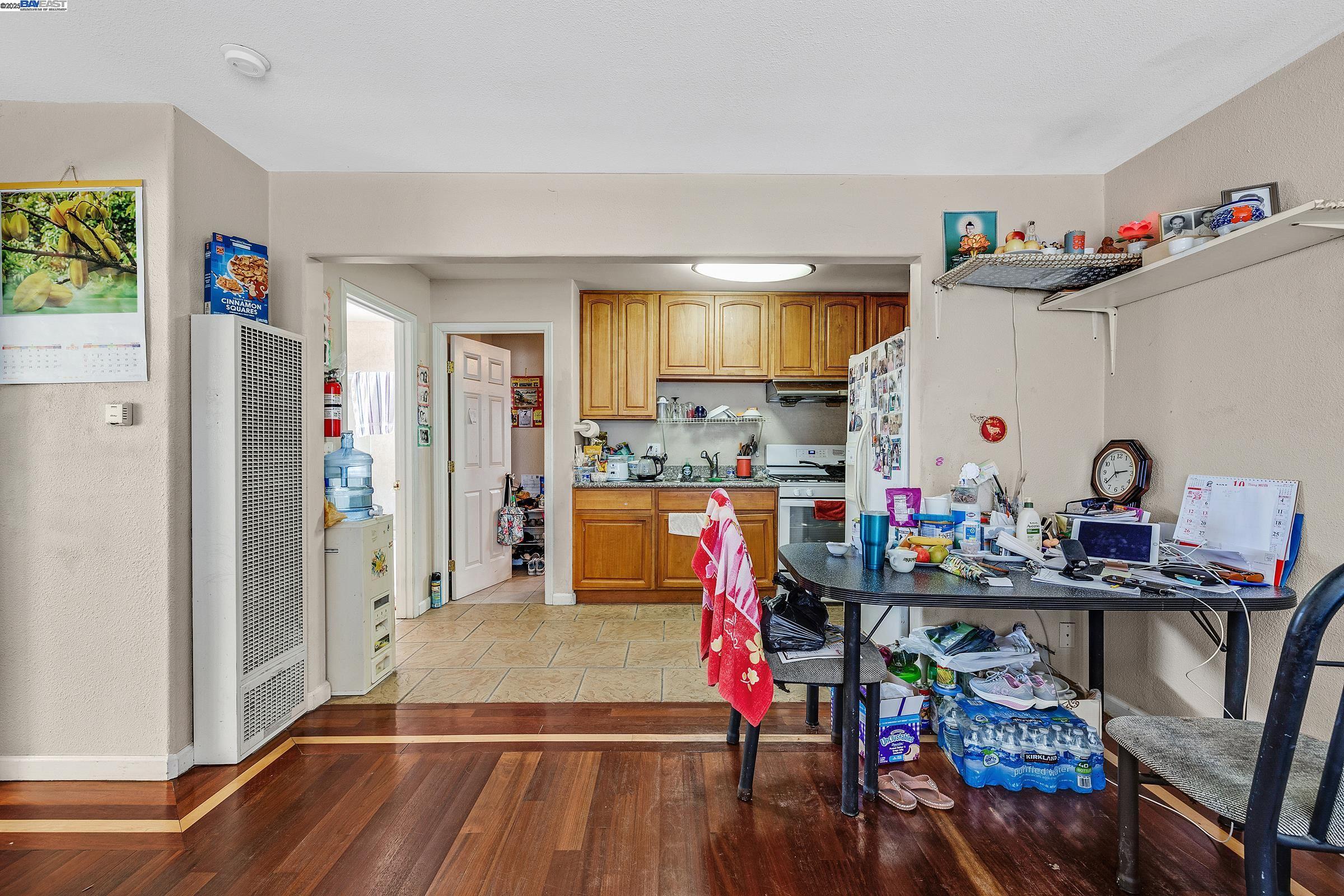 Detail Gallery Image 7 of 37 For 2607 23rd Ave, Oakland,  CA 94606 - 6 Beds | 3 Baths