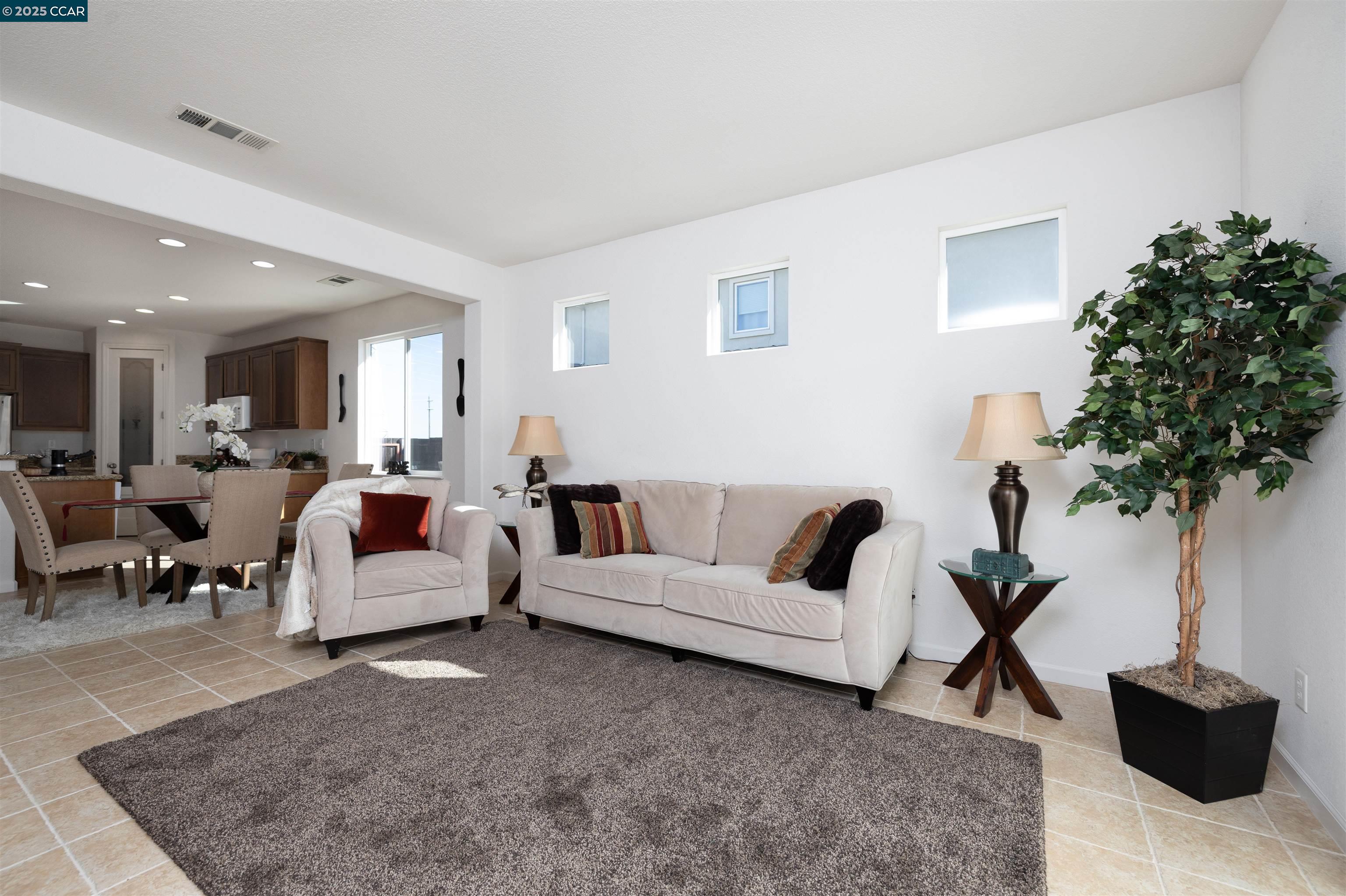 Detail Gallery Image 3 of 35 For 466 Twilight, Vacaville,  CA 95688 - 3 Beds | 2 Baths