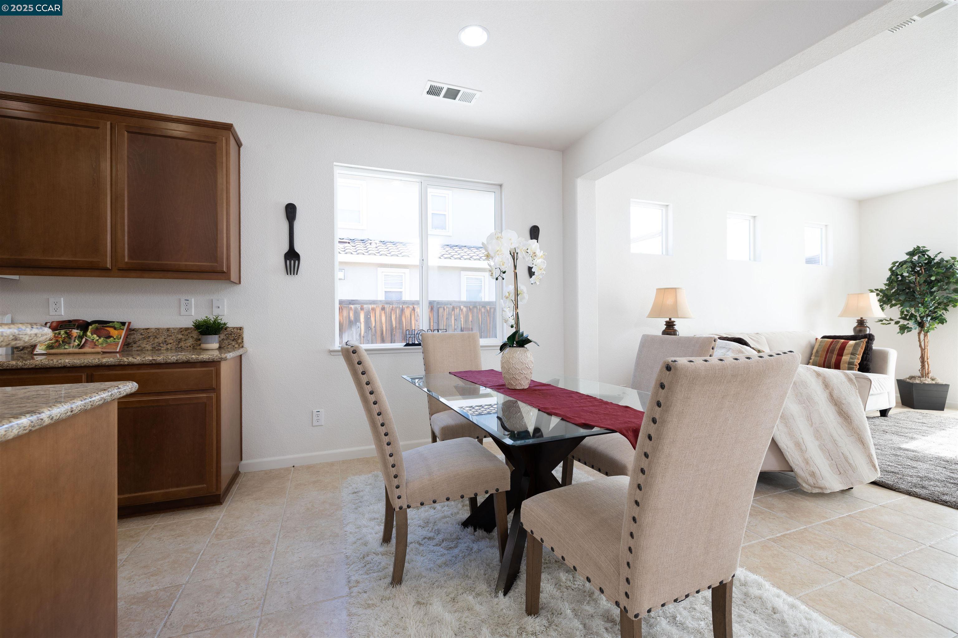 Detail Gallery Image 6 of 35 For 466 Twilight, Vacaville,  CA 95688 - 3 Beds | 2 Baths