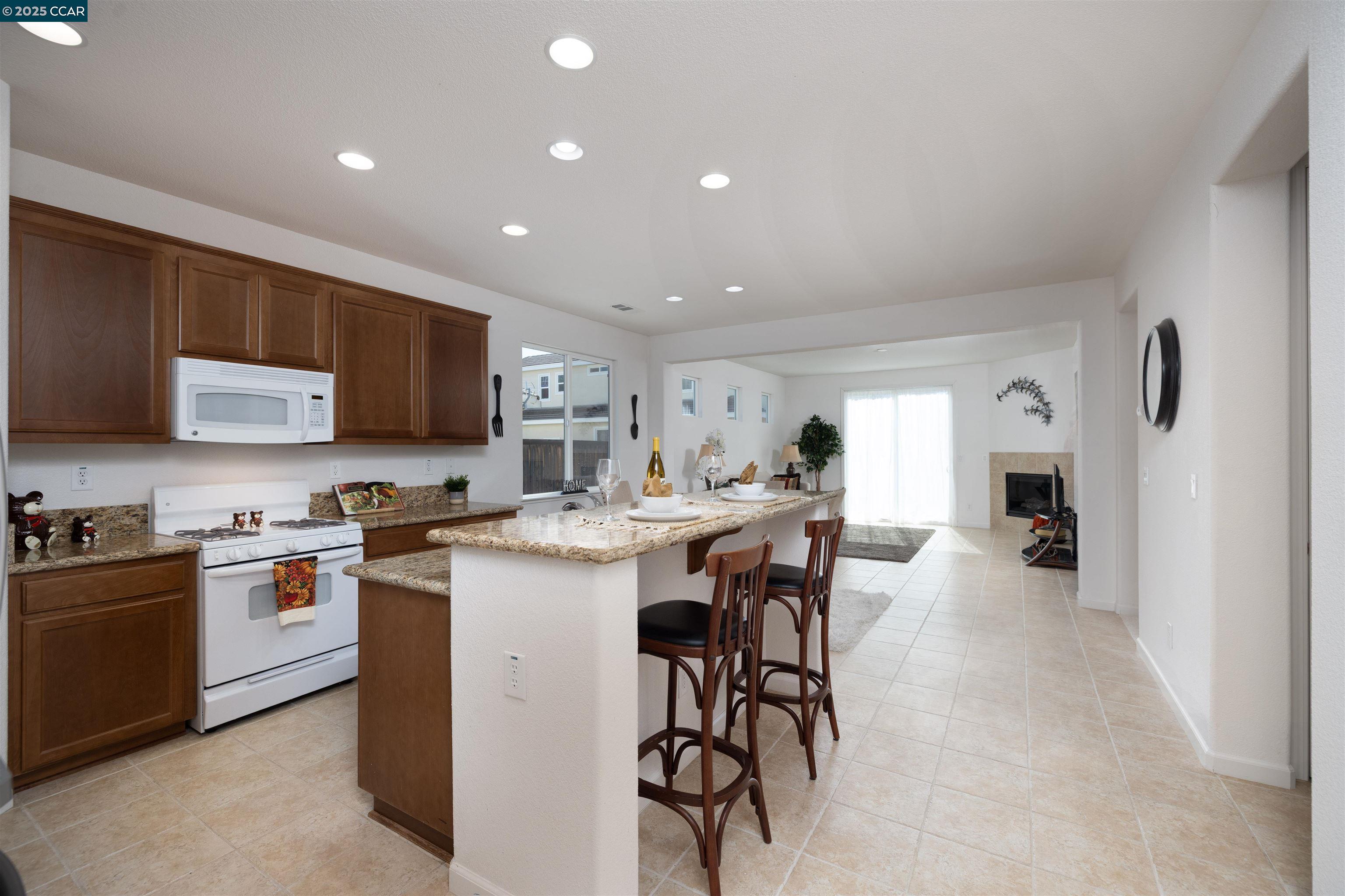 Detail Gallery Image 7 of 35 For 466 Twilight, Vacaville,  CA 95688 - 3 Beds | 2 Baths