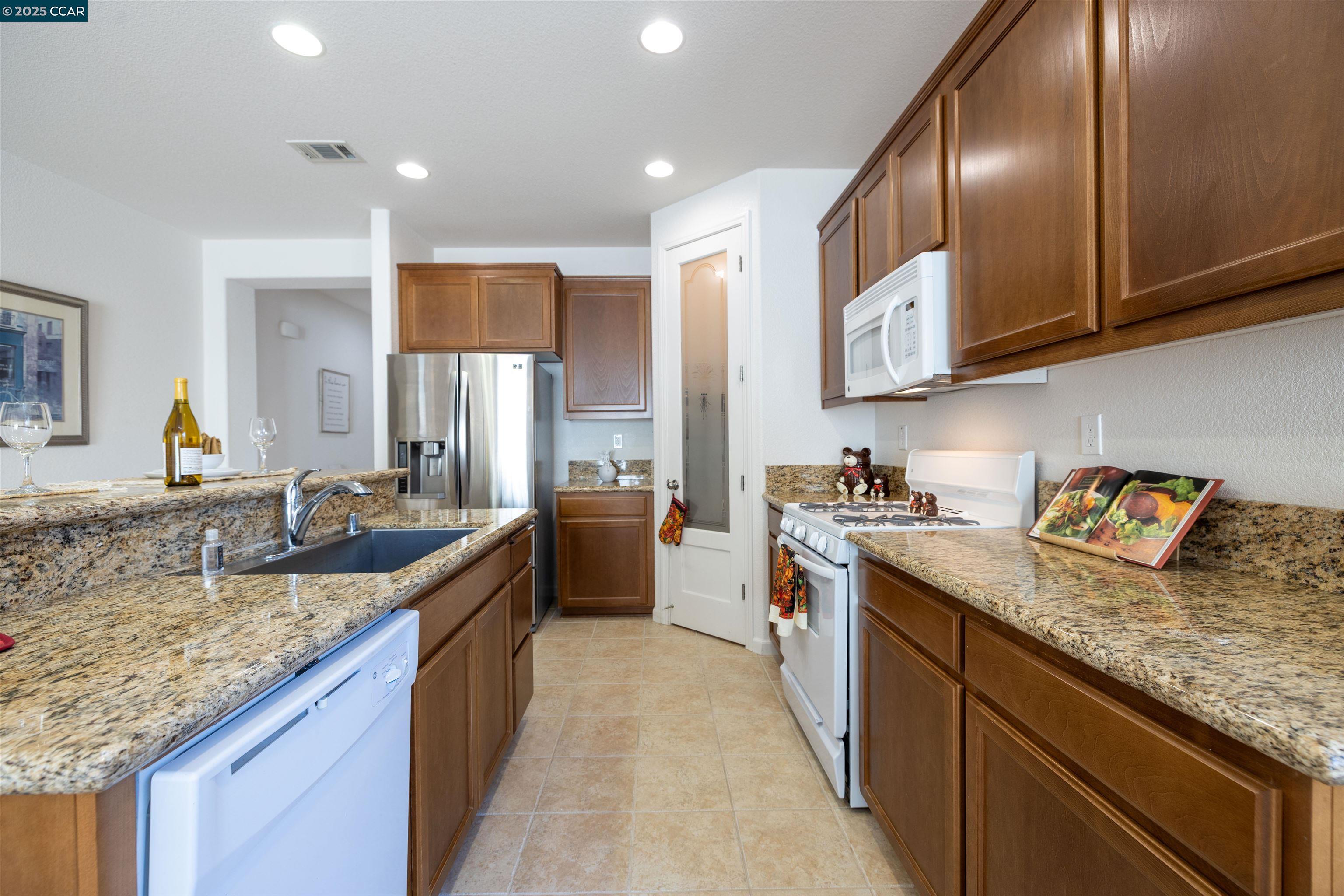 Detail Gallery Image 8 of 35 For 466 Twilight, Vacaville,  CA 95688 - 3 Beds | 2 Baths