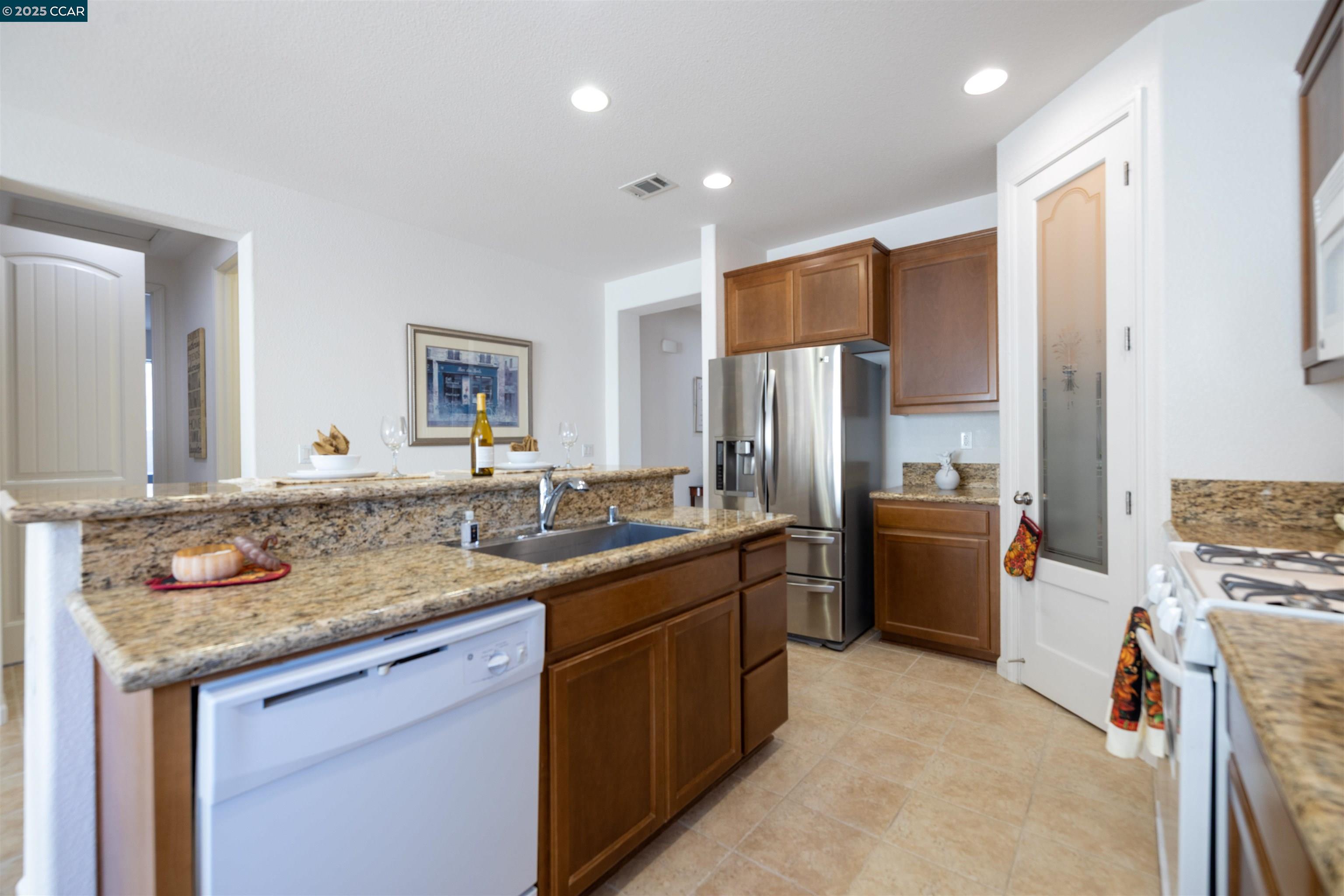 Detail Gallery Image 10 of 35 For 466 Twilight, Vacaville,  CA 95688 - 3 Beds | 2 Baths