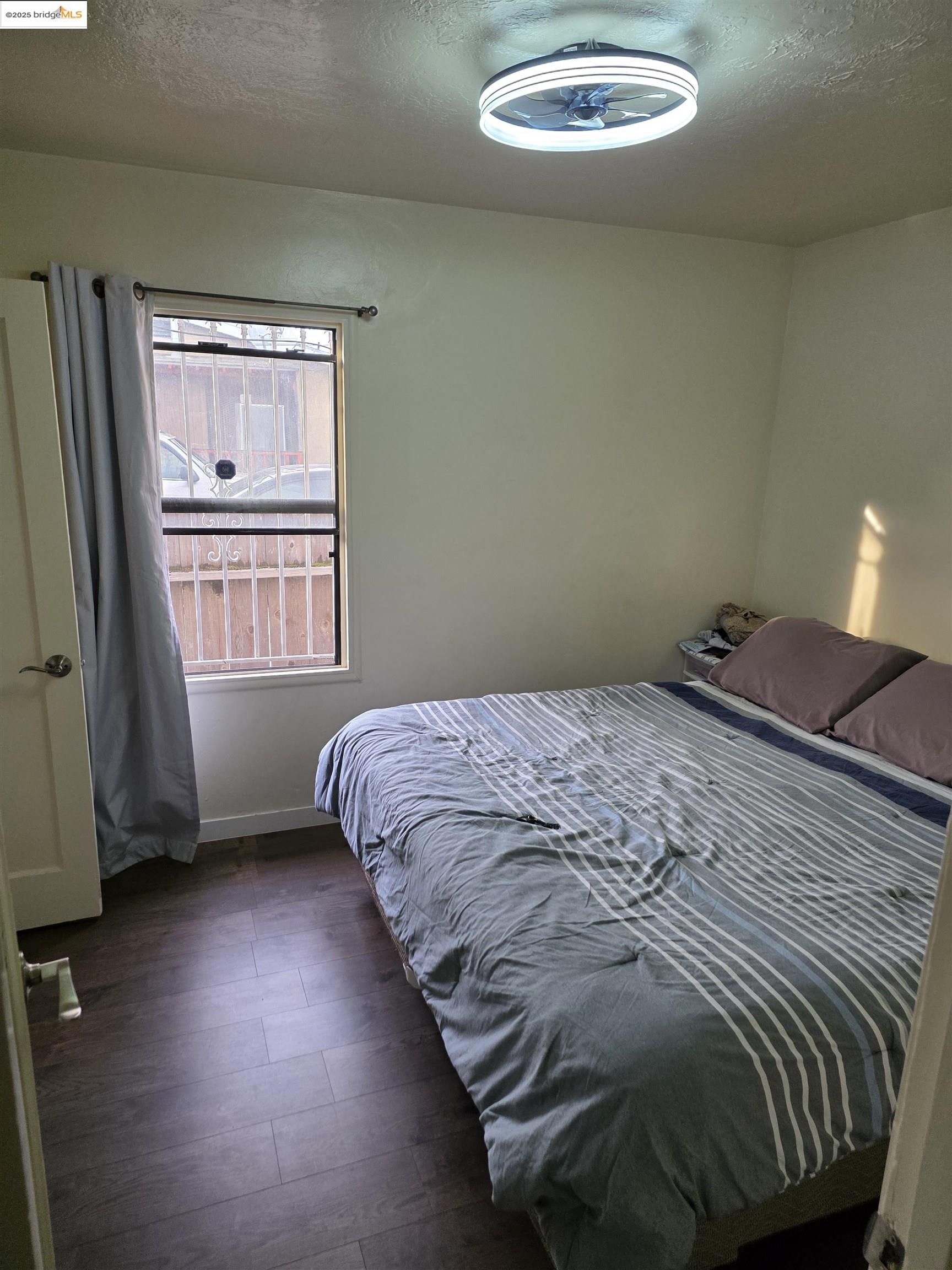 Detail Gallery Image 14 of 21 For 9821 E St, Oakland,  CA 94503 - 5 Beds | 4 Baths