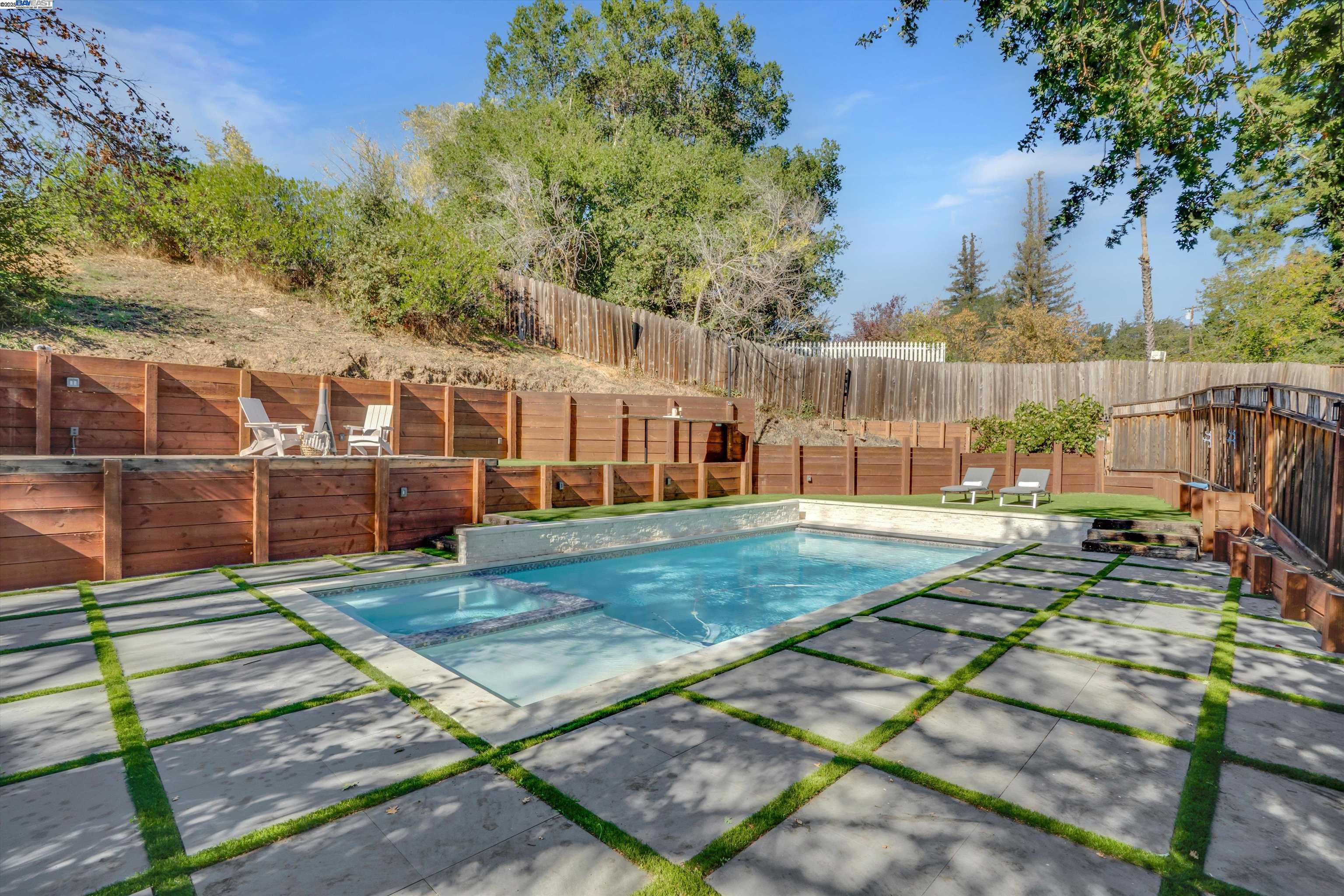 Front Image Thumbnail for BE41116323