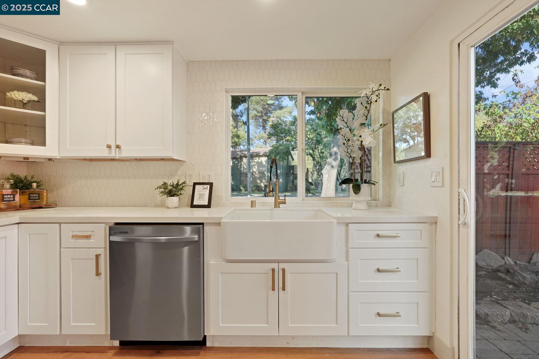 Detail Gallery Image 11 of 39 For 4204 Dubhe Court, Concord,  CA 94521 - 3 Beds | 2/1 Baths