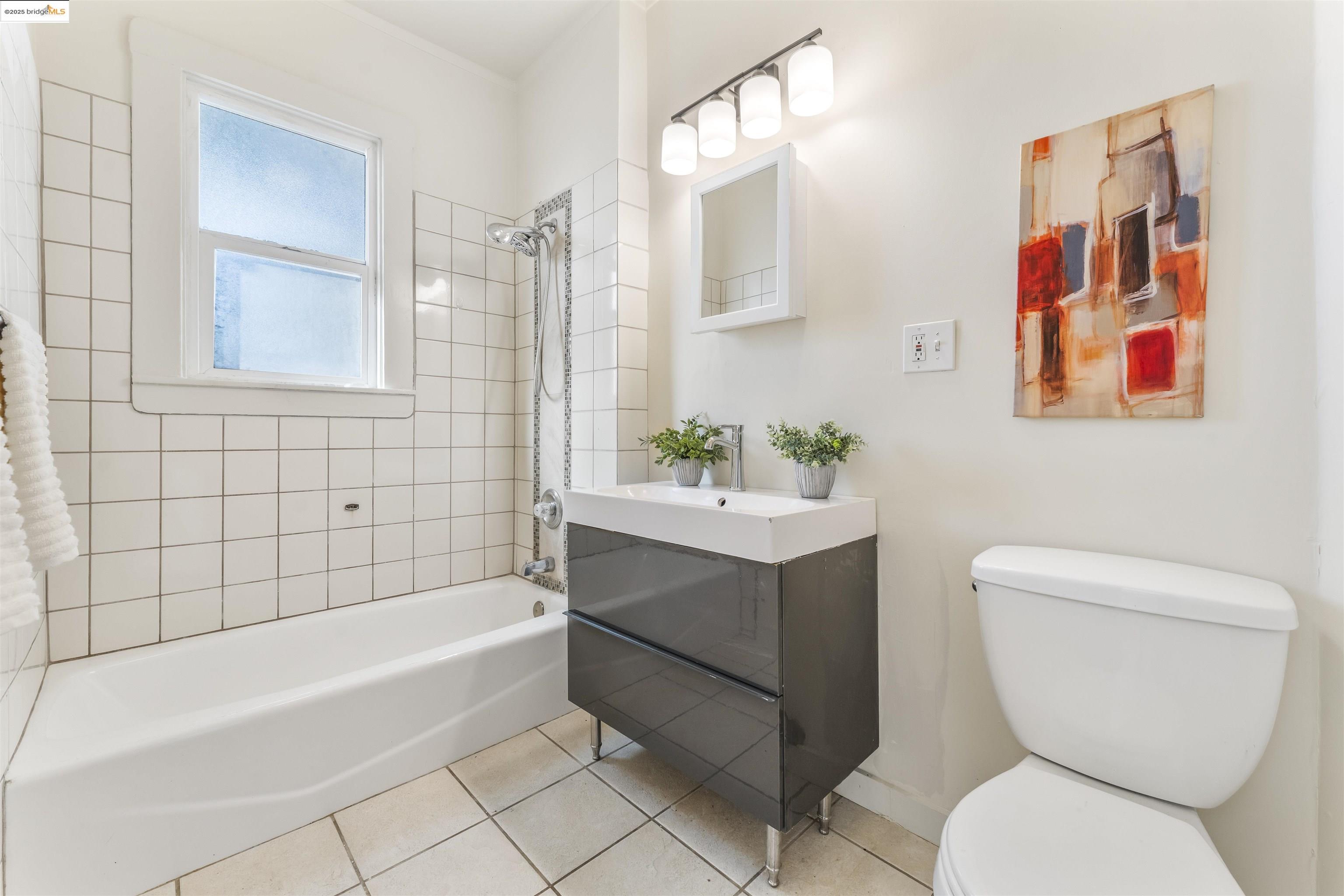 Detail Gallery Image 14 of 25 For 2901-2903 West St, Oakland,  CA 94608 - – Beds | – Baths