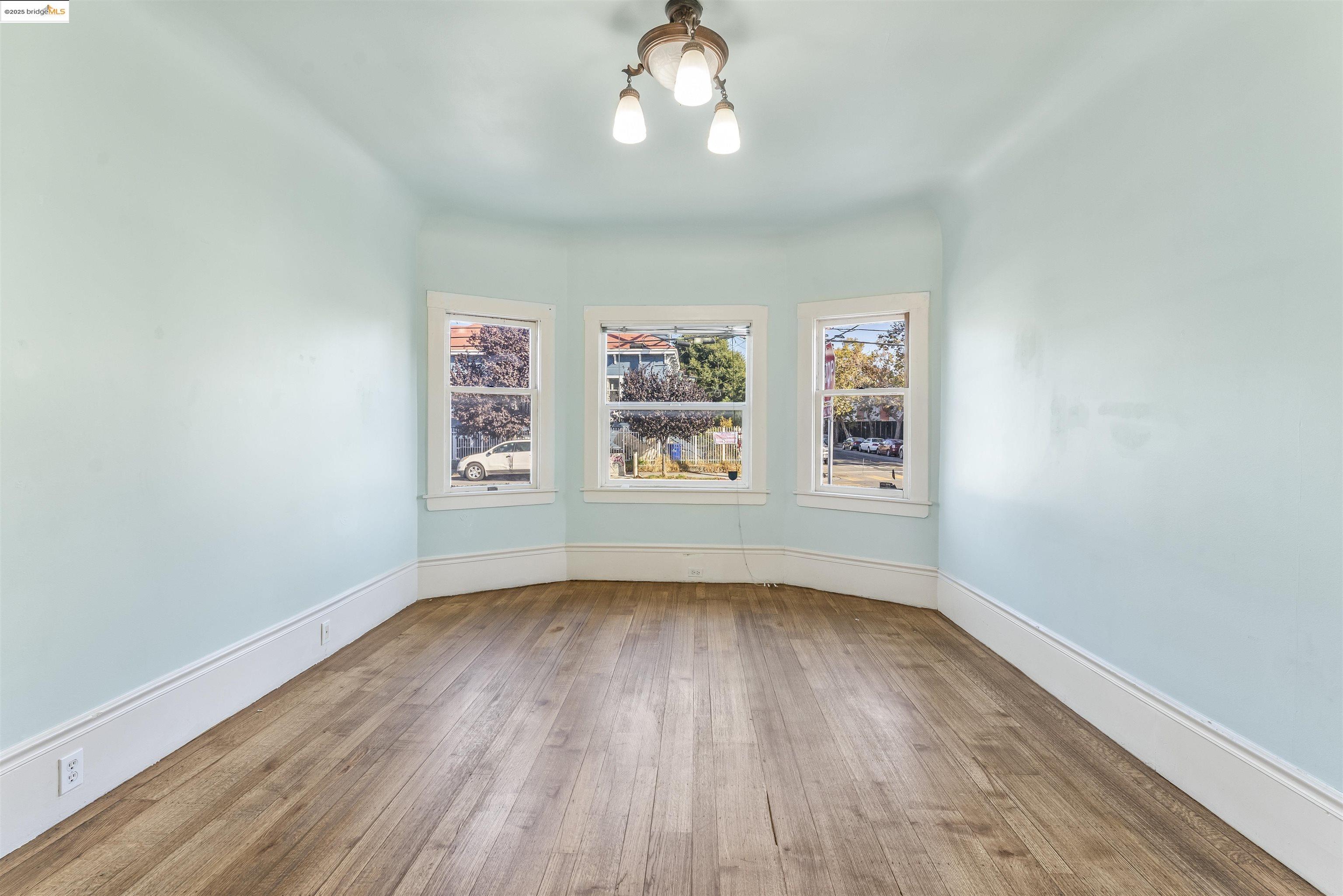 Detail Gallery Image 15 of 25 For 2901-2903 West St, Oakland,  CA 94608 - – Beds | – Baths