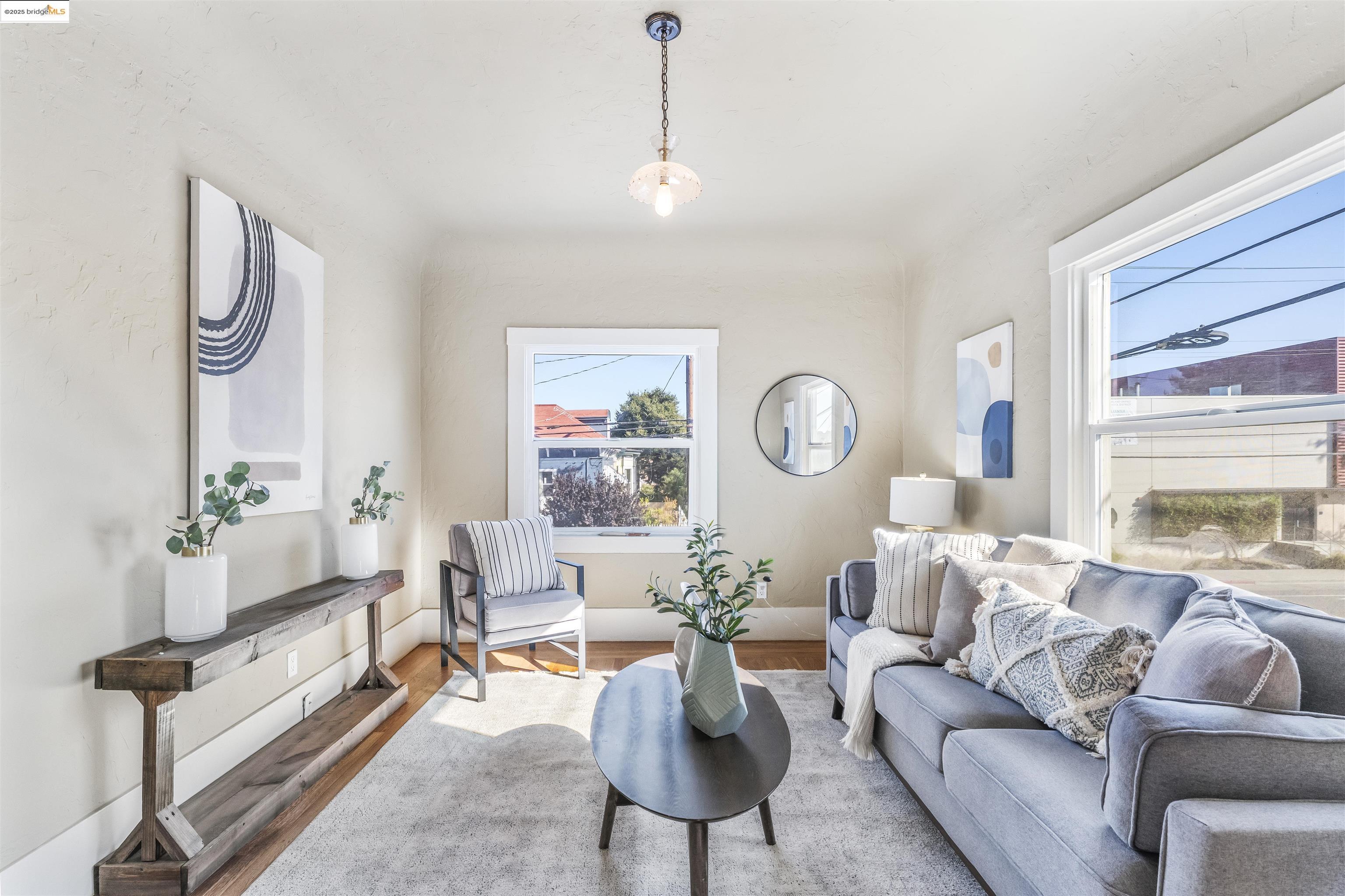 Detail Gallery Image 4 of 25 For 2901-2903 West St, Oakland,  CA 94608 - – Beds | – Baths