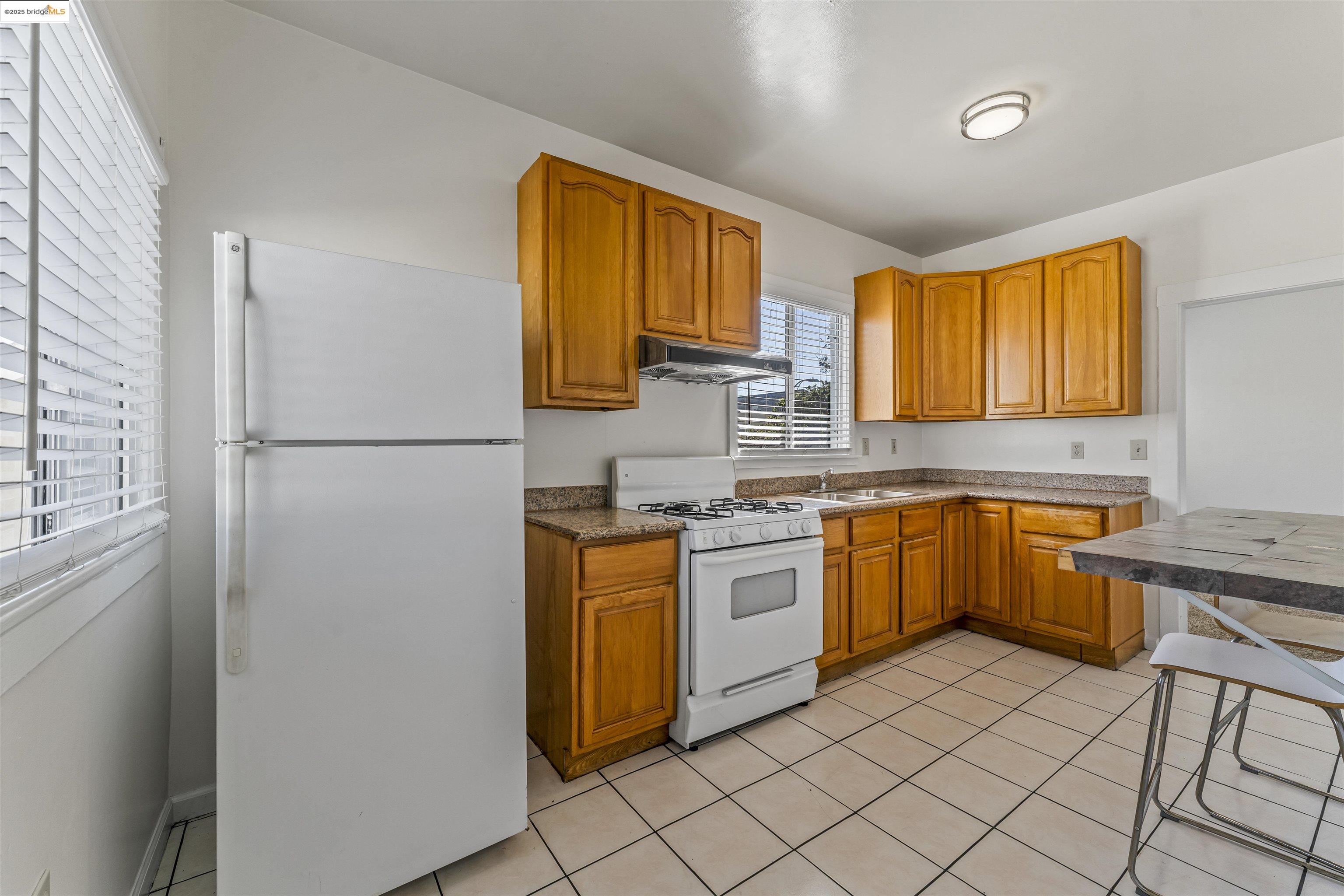 Detail Gallery Image 18 of 26 For 1148 E 15th St, Oakland,  CA 94606 - – Beds | – Baths