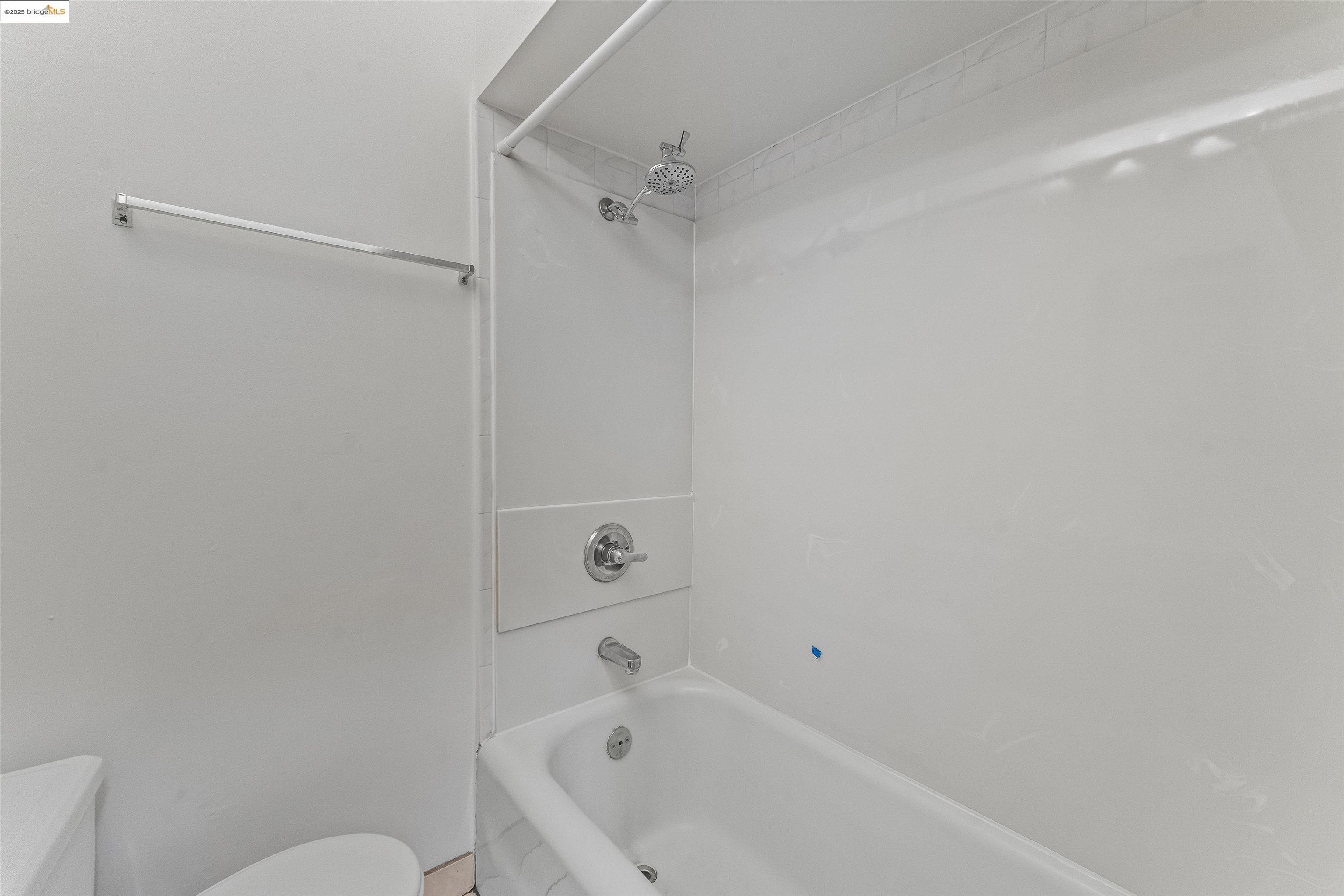 Detail Gallery Image 19 of 26 For 1148 E 15th St, Oakland,  CA 94606 - – Beds | – Baths