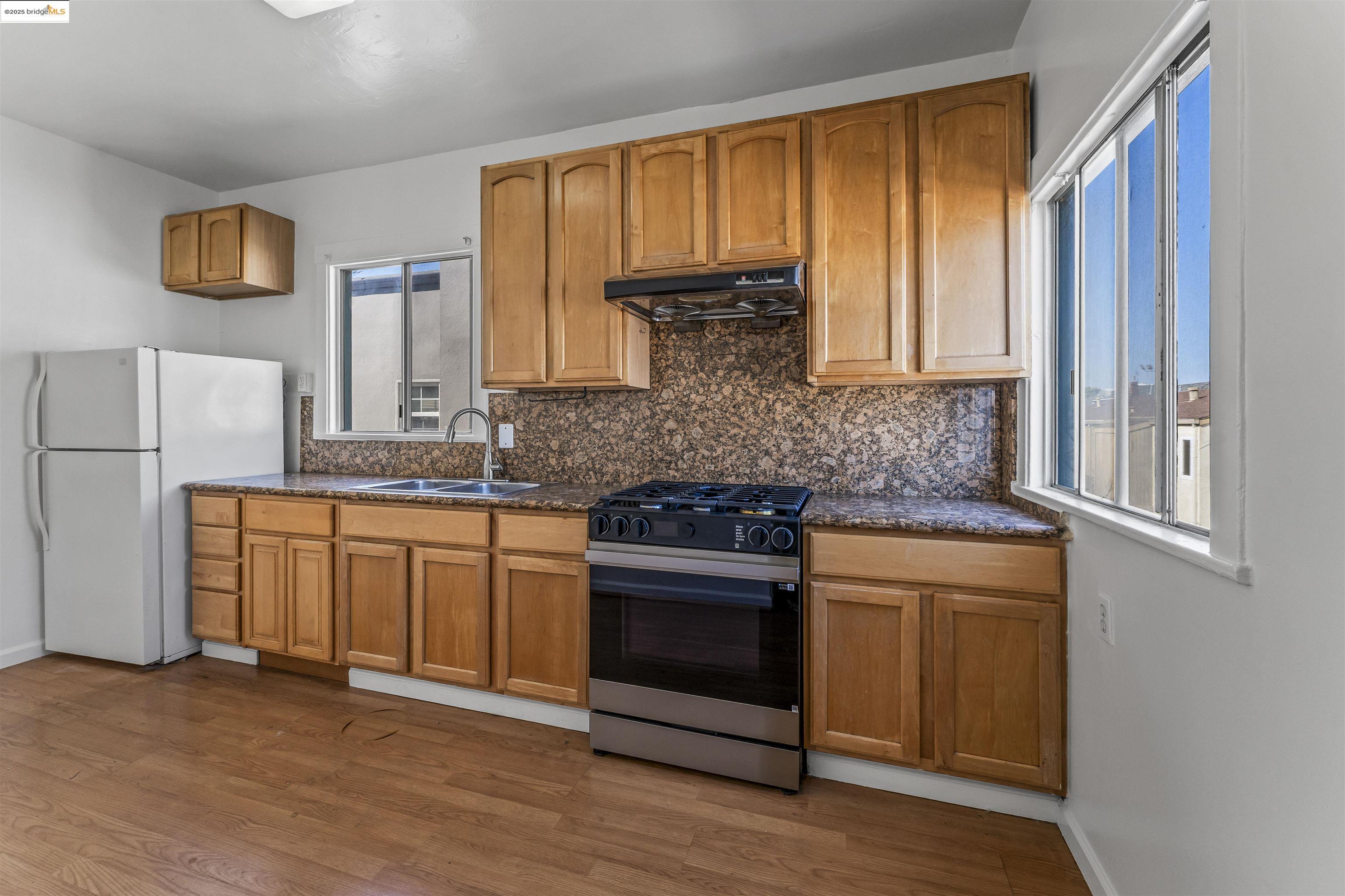 Detail Gallery Image 22 of 26 For 1148 E 15th St, Oakland,  CA 94606 - – Beds | – Baths