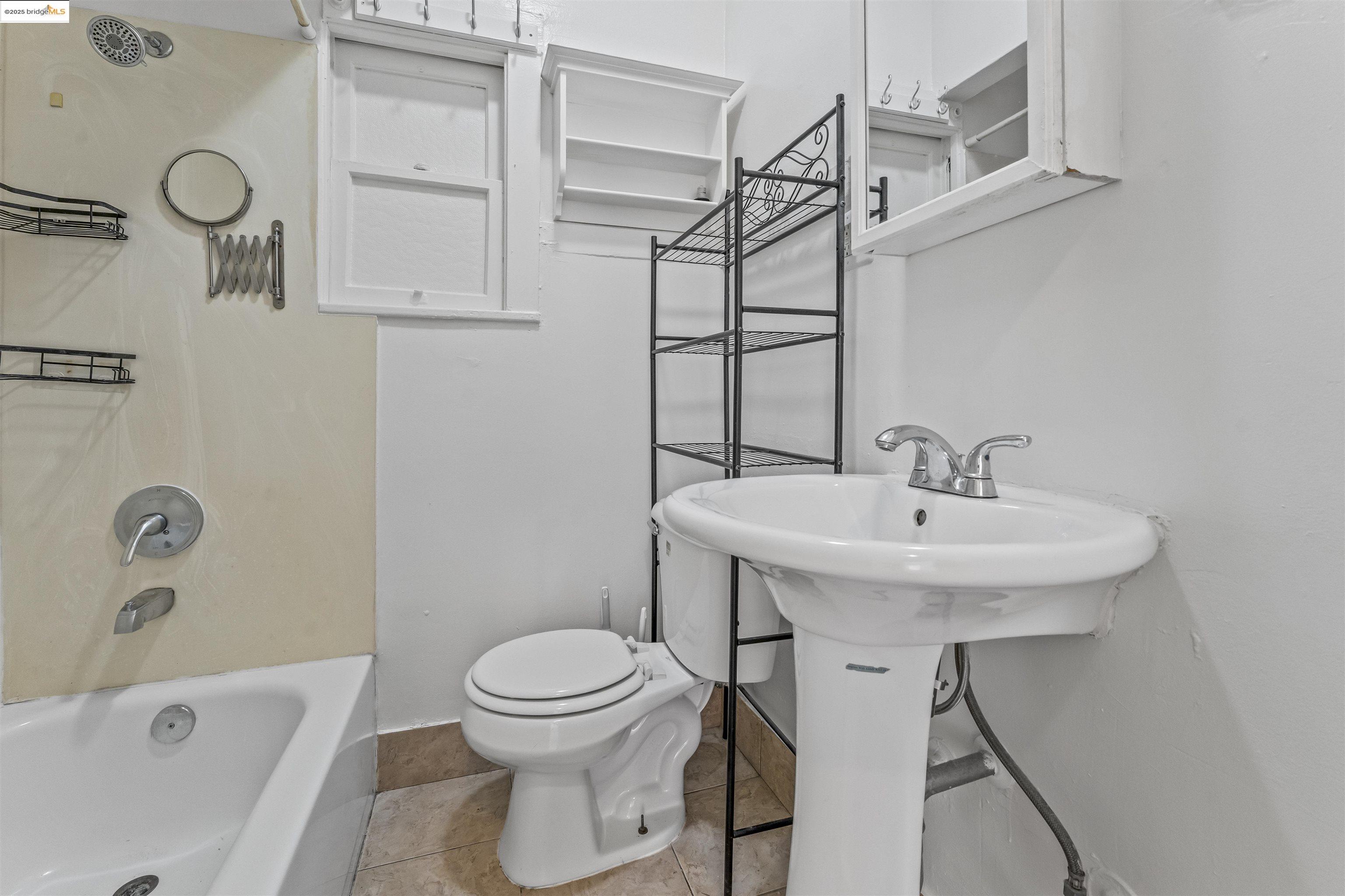 Detail Gallery Image 24 of 26 For 1148 E 15th St, Oakland,  CA 94606 - – Beds | – Baths