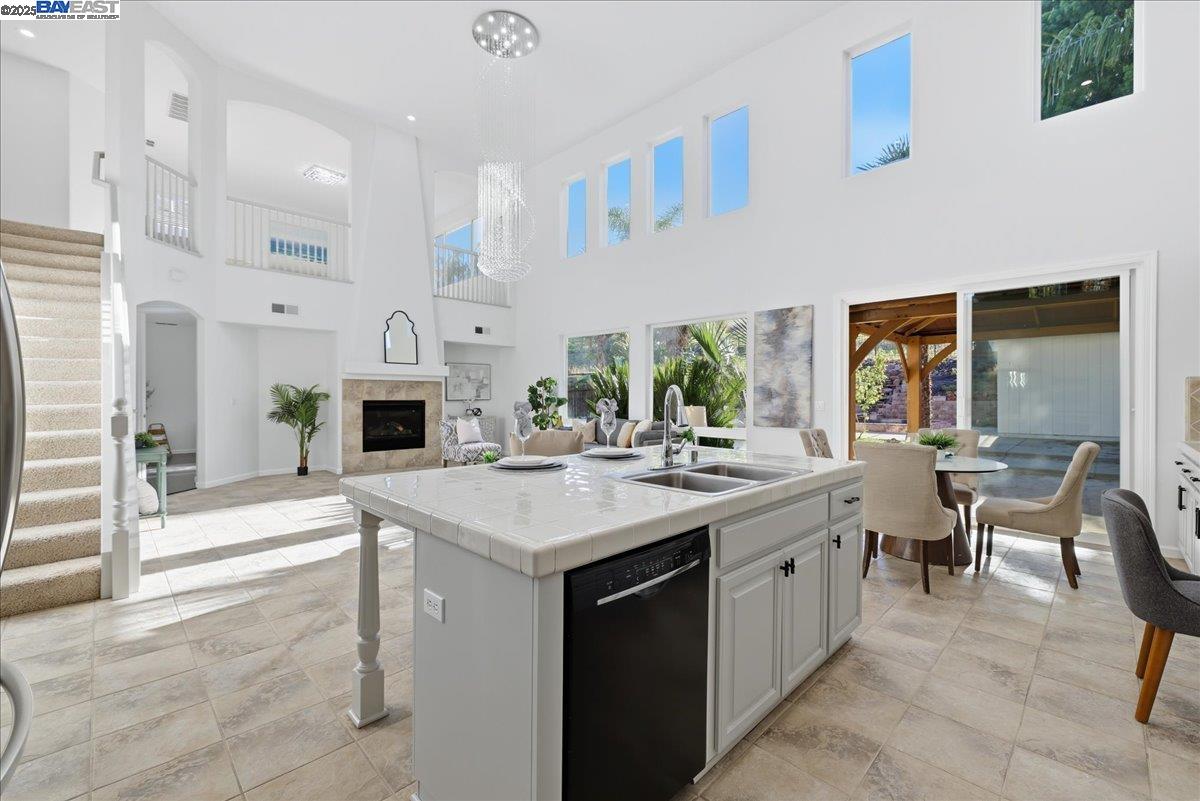 Detail Gallery Image 13 of 60 For 2455 Covelite Way, Antioch,  CA 94531 - 4 Beds | 2/1 Baths