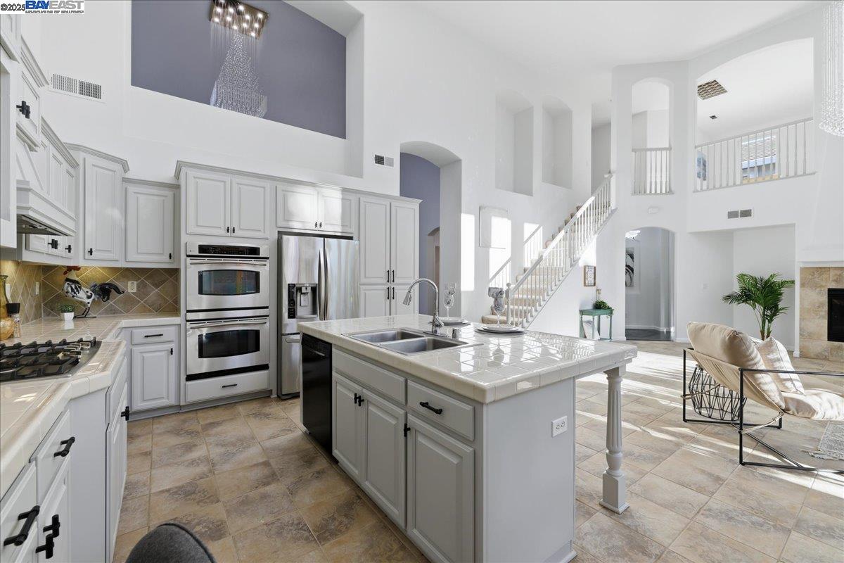 Detail Gallery Image 14 of 60 For 2455 Covelite Way, Antioch,  CA 94531 - 4 Beds | 2/1 Baths