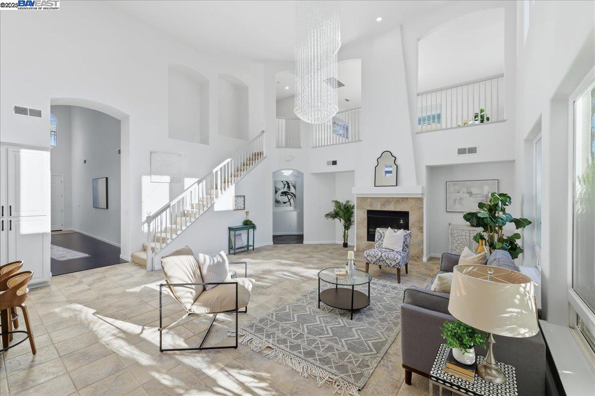 Detail Gallery Image 7 of 60 For 2455 Covelite Way, Antioch,  CA 94531 - 4 Beds | 2/1 Baths