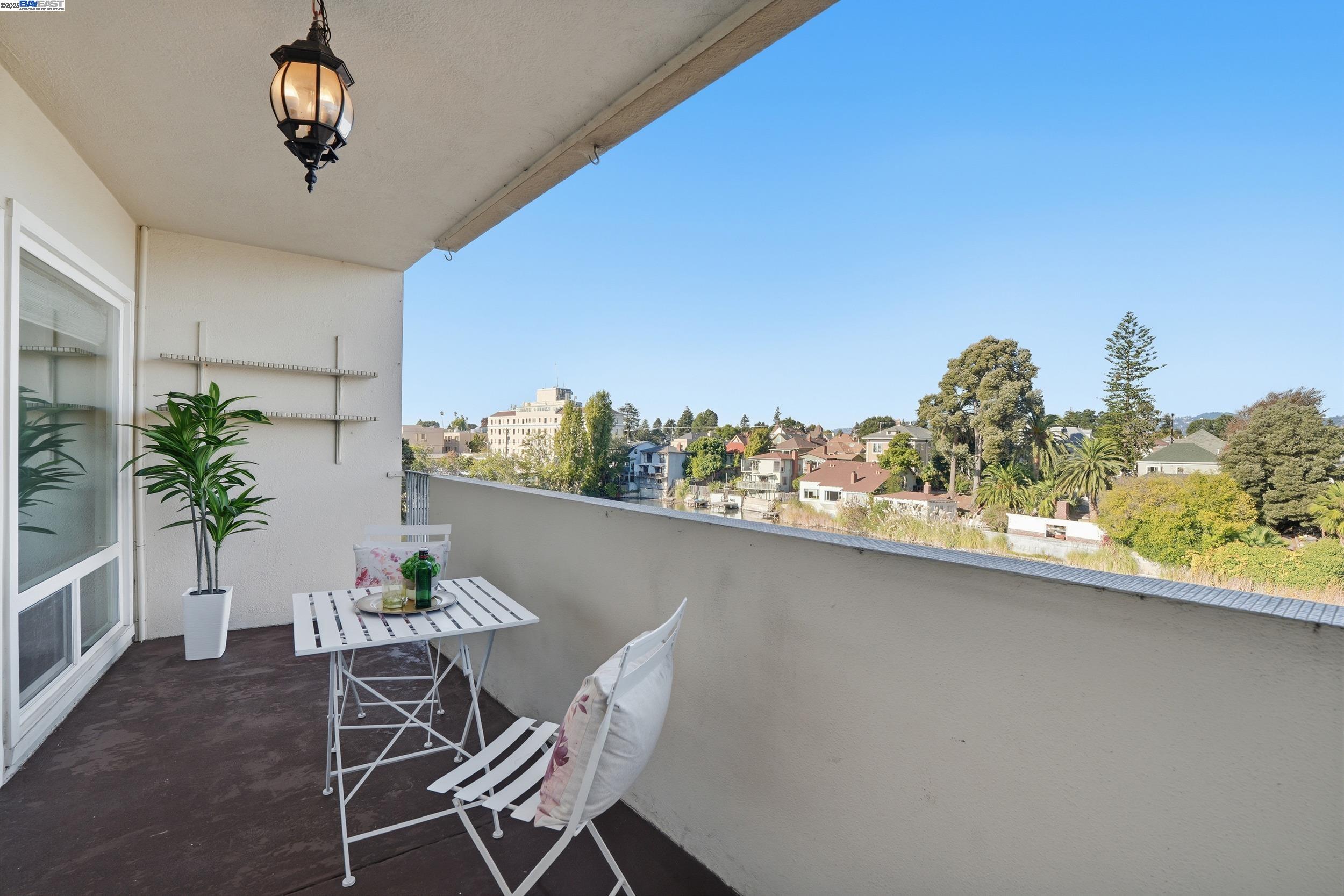 Detail Gallery Image 16 of 53 For 2137 Otis Dr #322,  Alameda,  CA 94501 - 2 Beds | 2 Baths