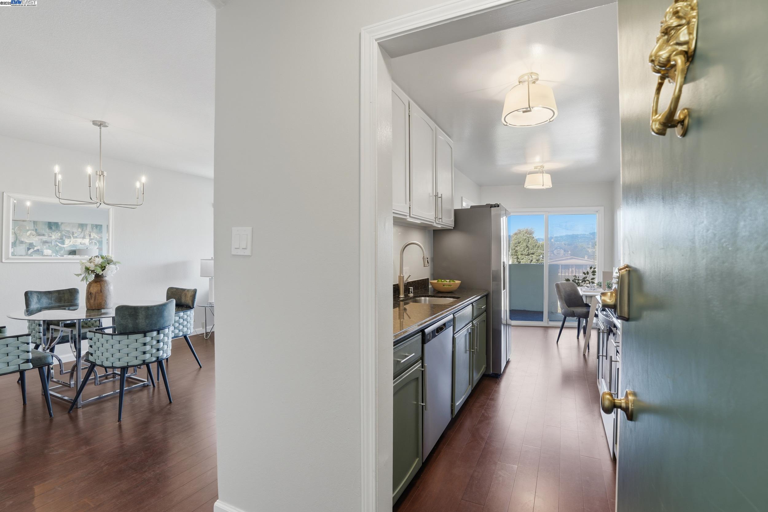 Detail Gallery Image 6 of 53 For 2137 Otis Dr #322,  Alameda,  CA 94501 - 2 Beds | 2 Baths