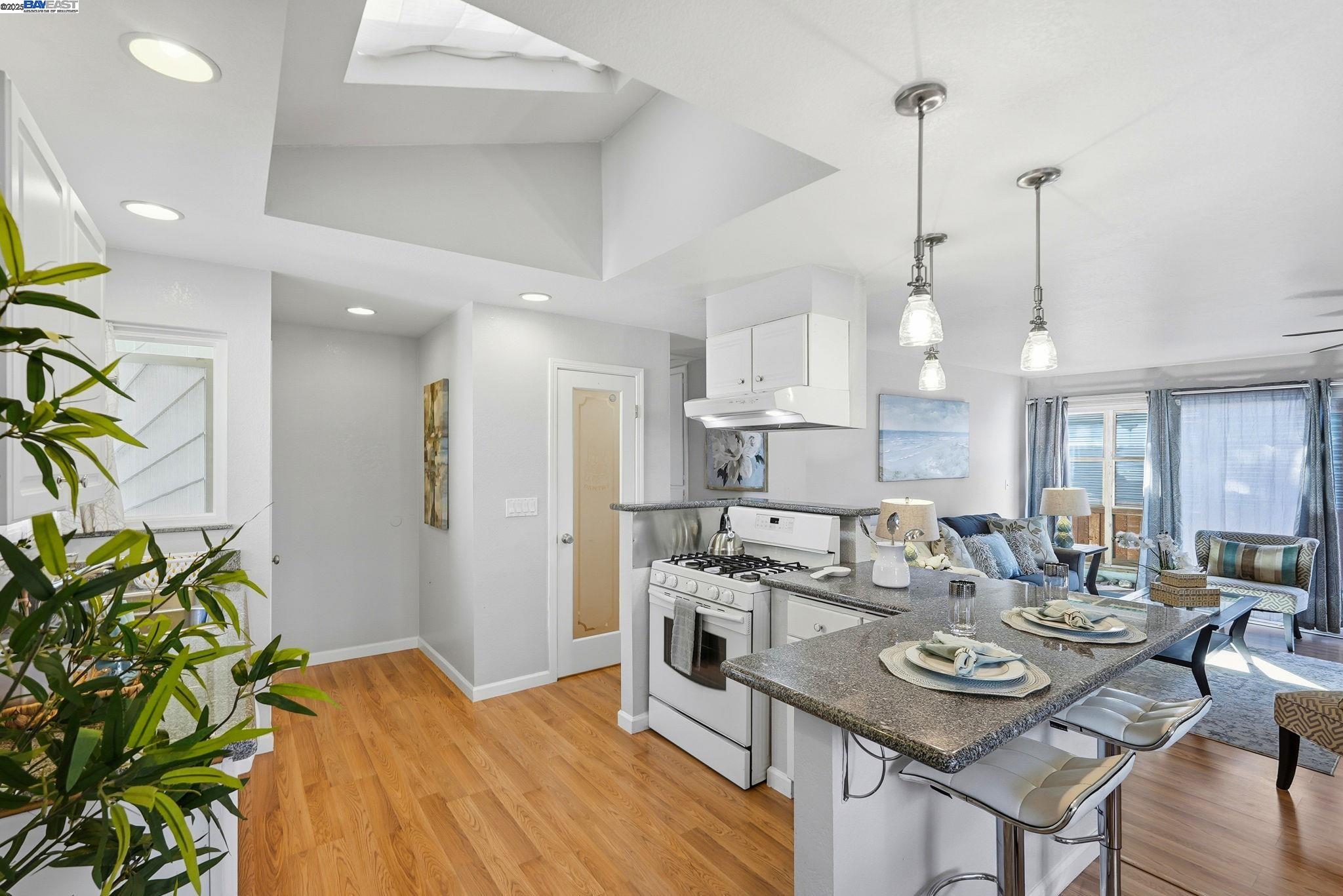 Detail Gallery Image 16 of 37 For 23735 Stonewall Ave., Hayward,  CA 94541-7215 - 3 Beds | 2 Baths