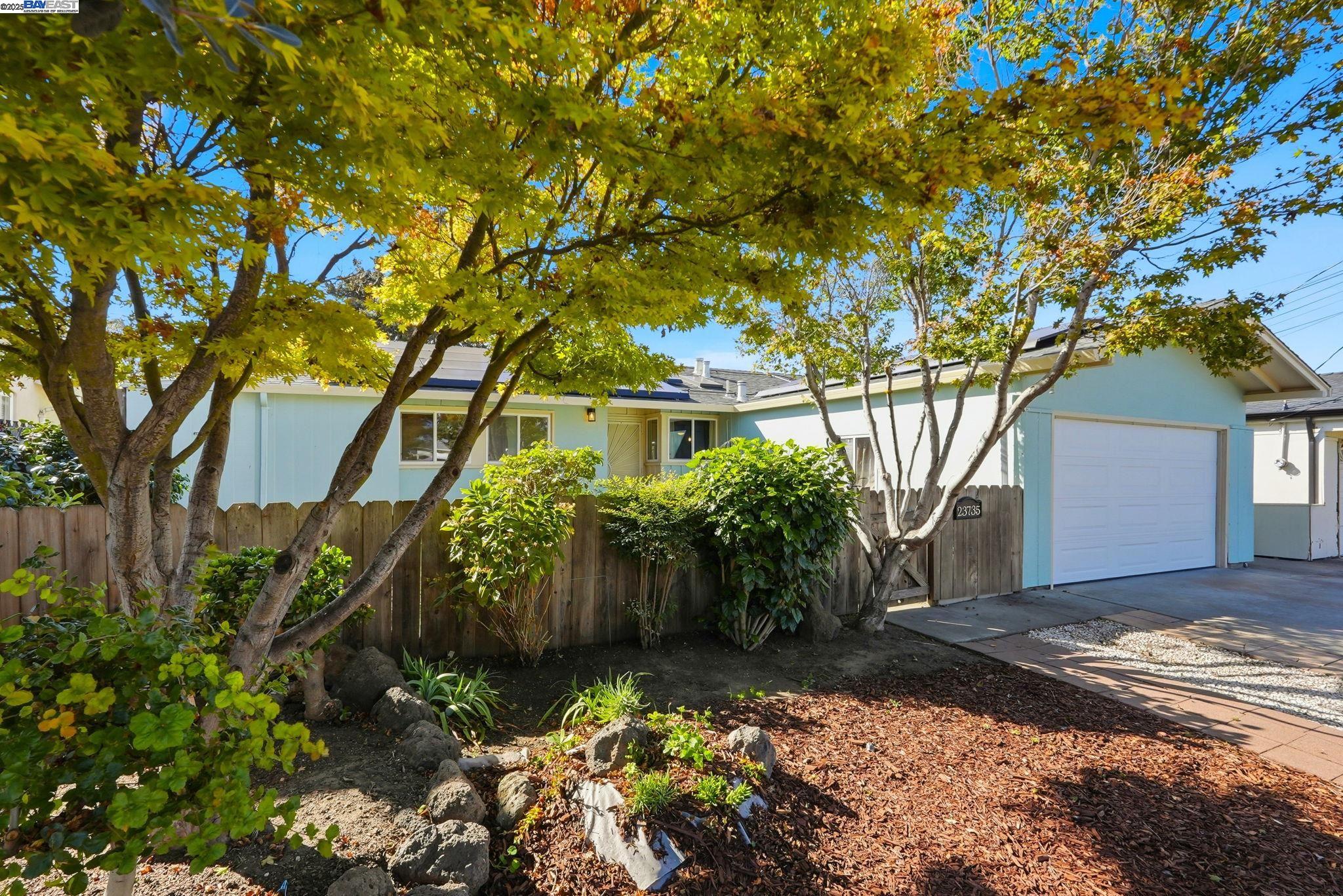 Detail Gallery Image 3 of 37 For 23735 Stonewall Ave., Hayward,  CA 94541-7215 - 3 Beds | 2 Baths