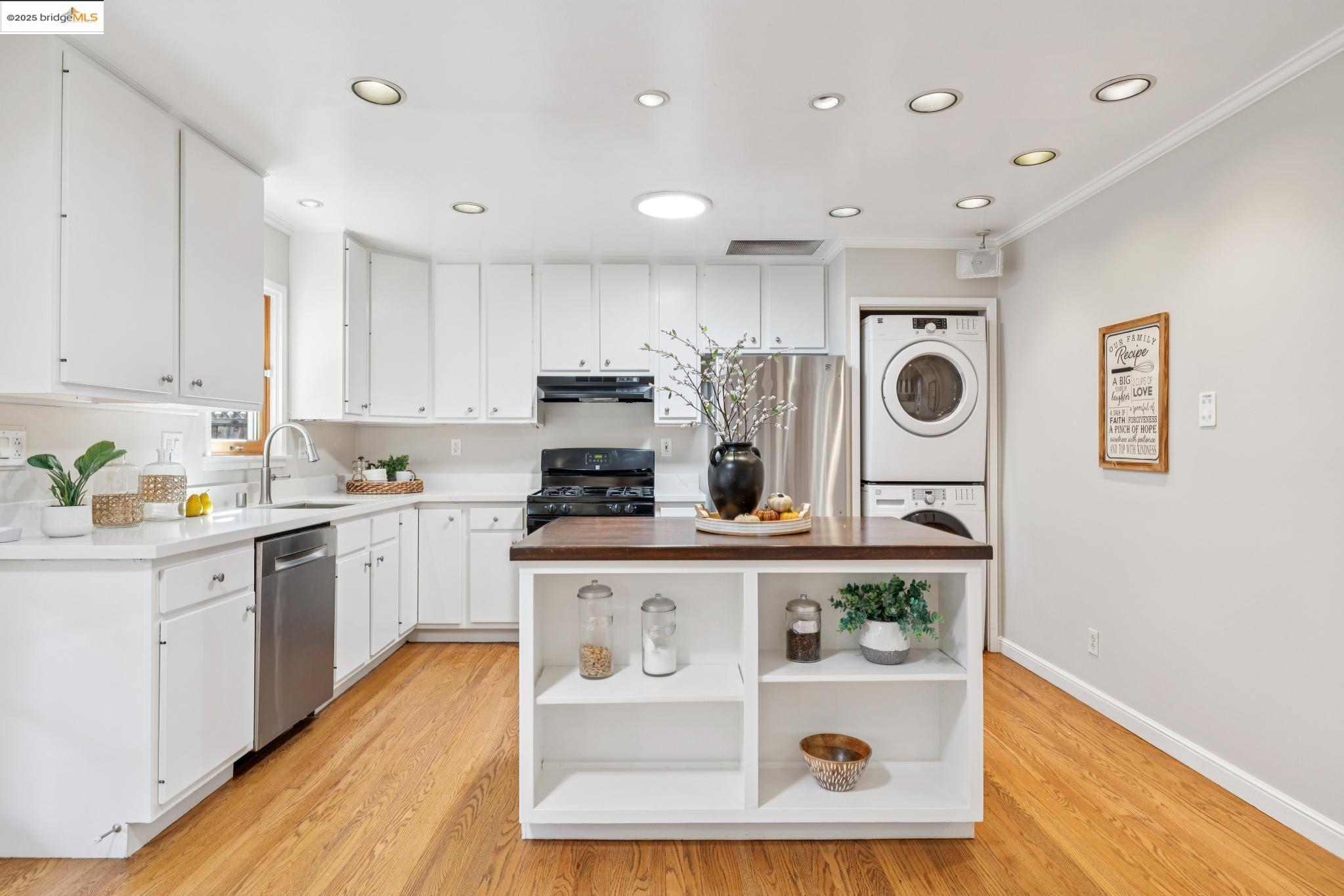 Detail Gallery Image 9 of 45 For 263 Covington St, Oakland,  CA 94605 - 2 Beds | 2 Baths