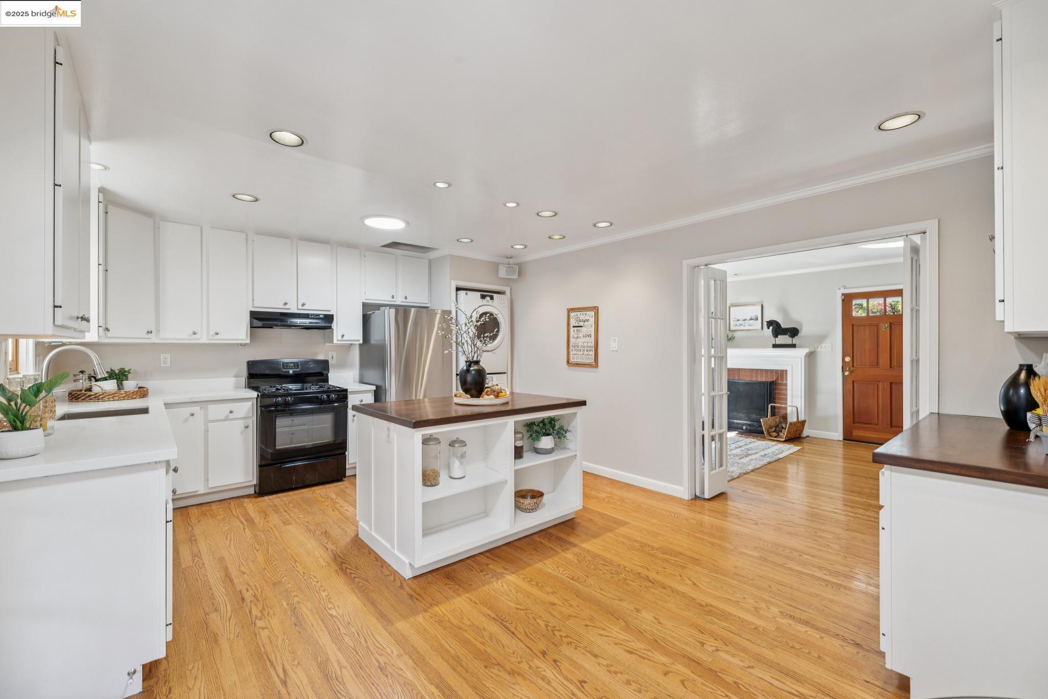 Detail Gallery Image 13 of 45 For 263 Covington St, Oakland,  CA 94605 - 2 Beds | 2 Baths