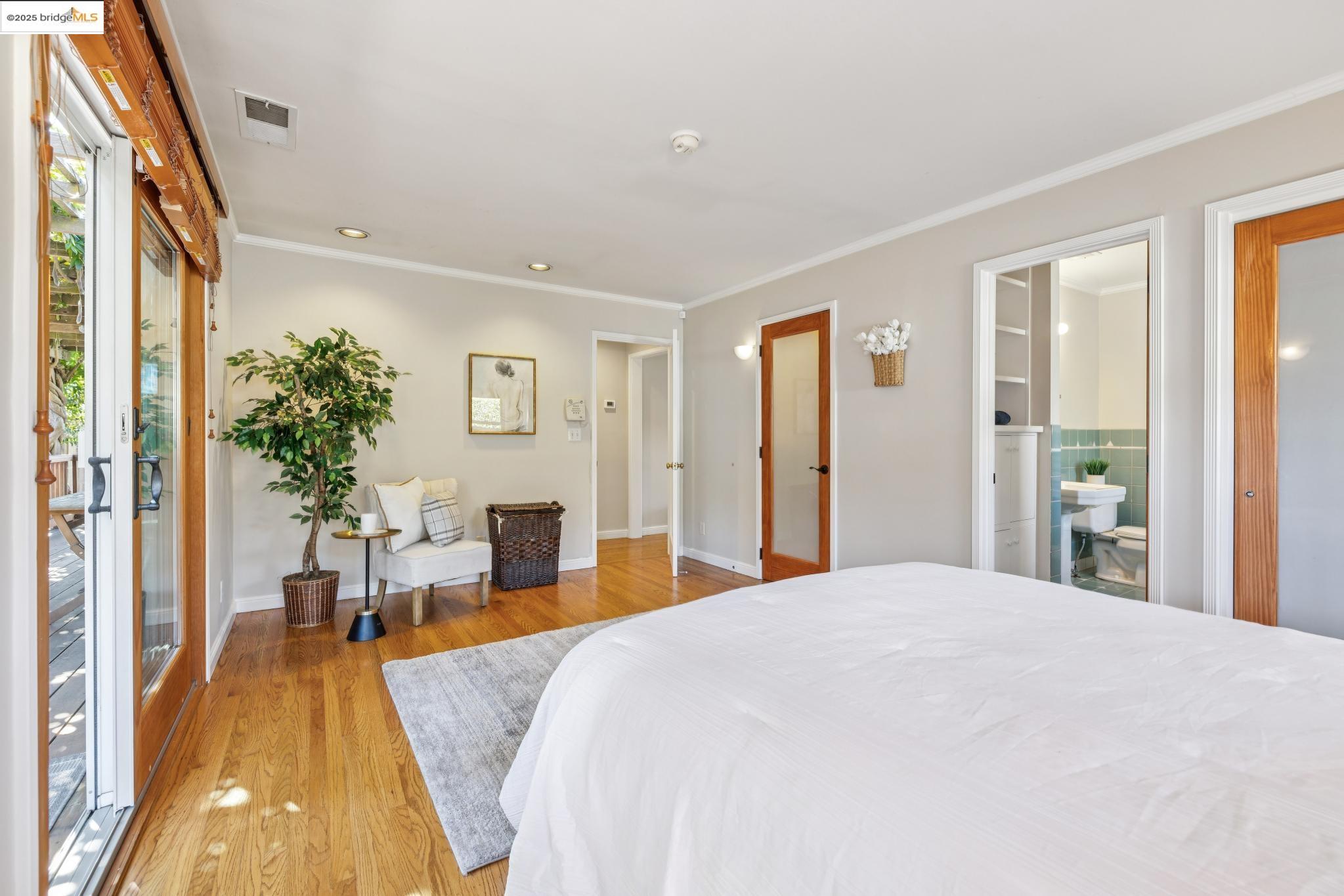 Detail Gallery Image 23 of 45 For 263 Covington St, Oakland,  CA 94605 - 2 Beds | 2 Baths