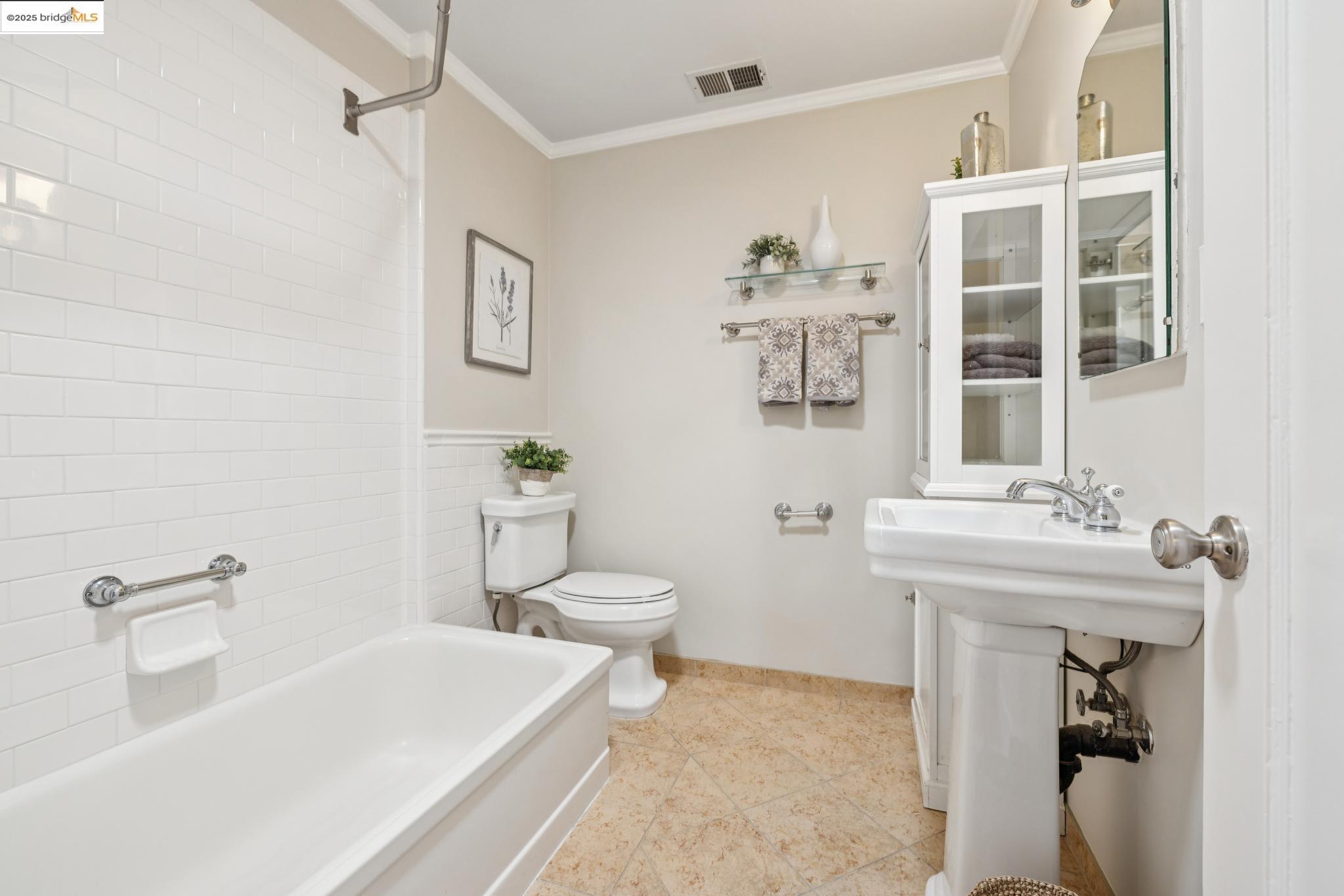 Detail Gallery Image 30 of 45 For 263 Covington St, Oakland,  CA 94605 - 2 Beds | 2 Baths