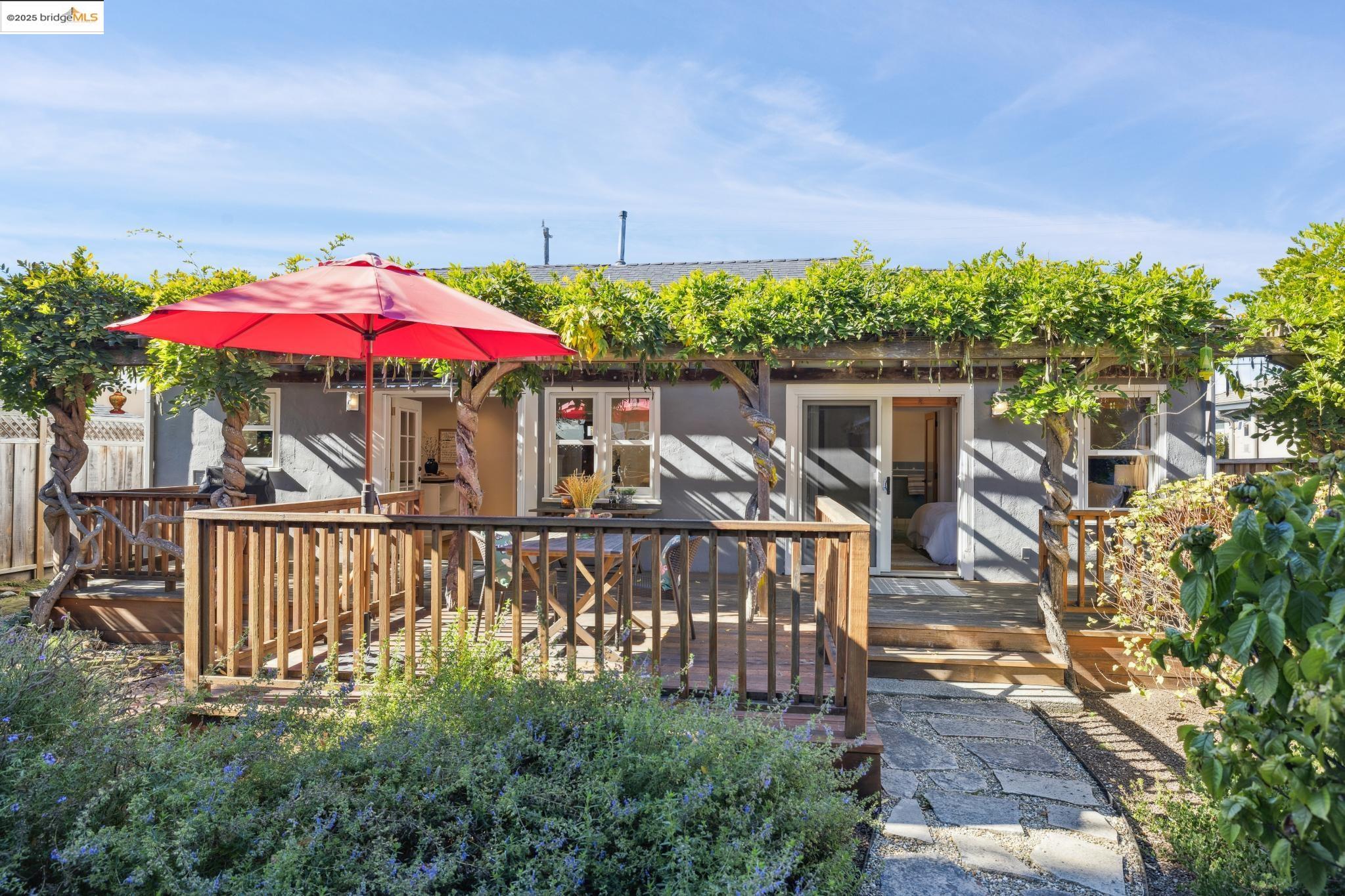 Detail Gallery Image 34 of 45 For 263 Covington St, Oakland,  CA 94605 - 2 Beds | 2 Baths