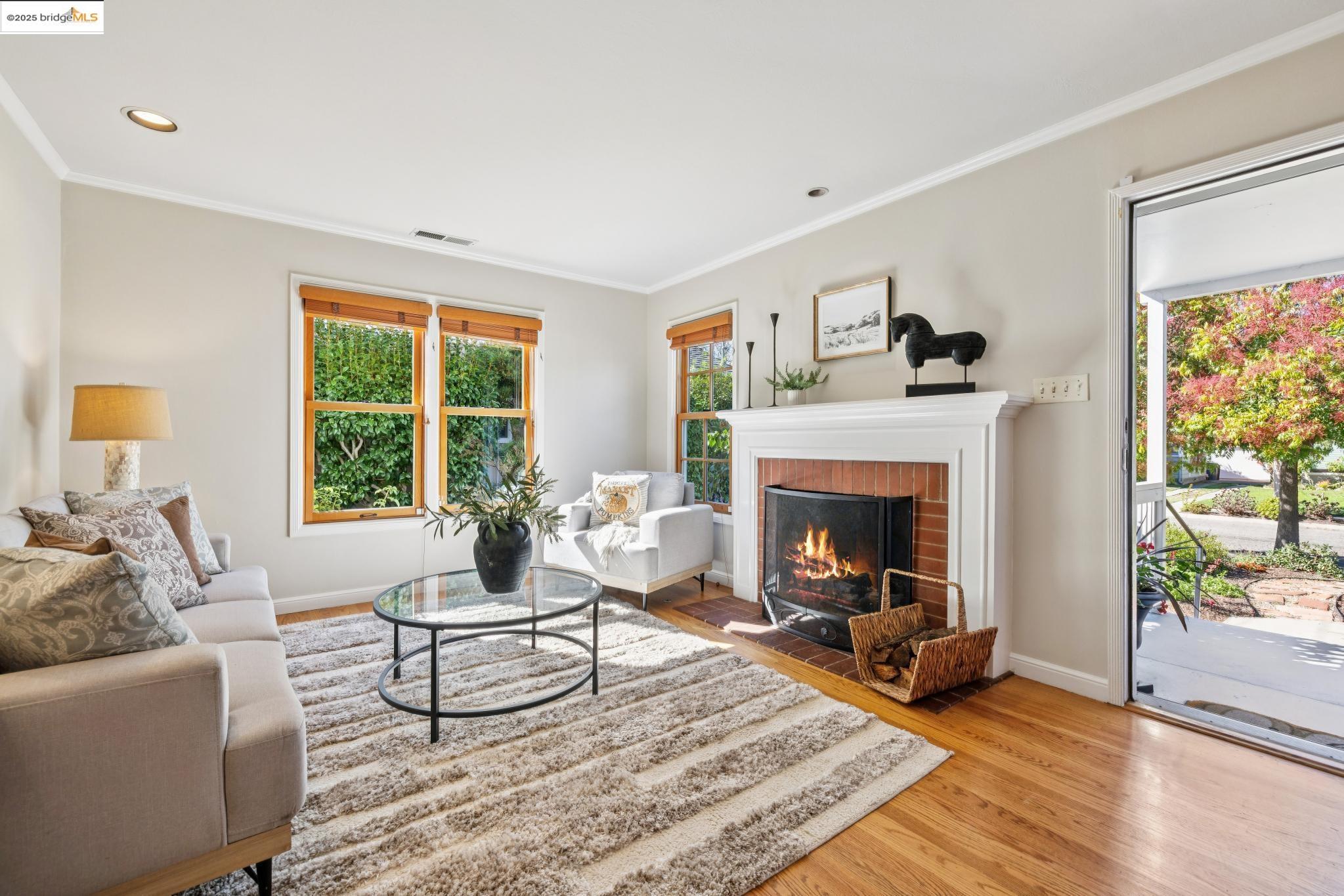 Detail Gallery Image 4 of 45 For 263 Covington St, Oakland,  CA 94605 - 2 Beds | 2 Baths