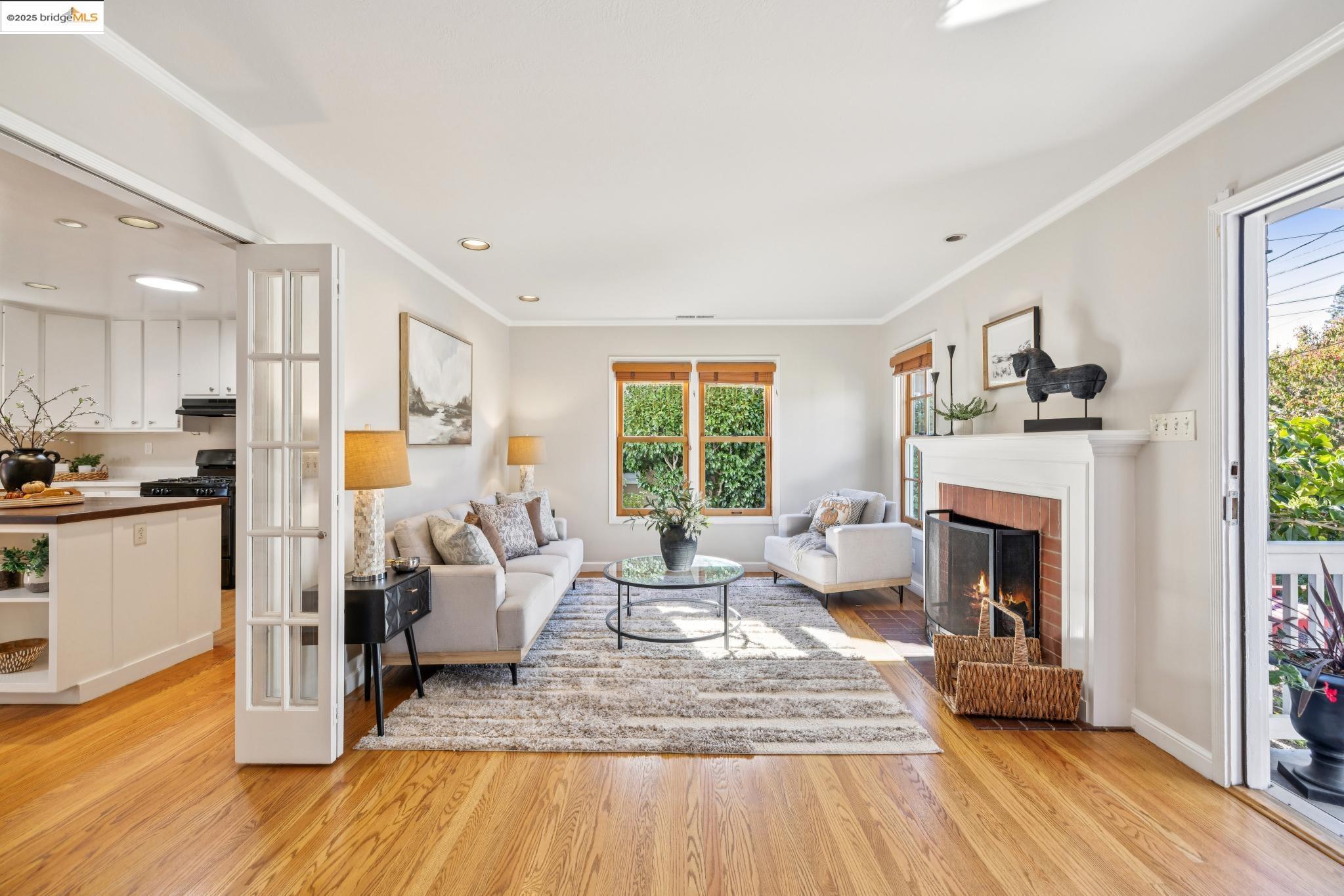 Detail Gallery Image 5 of 45 For 263 Covington St, Oakland,  CA 94605 - 2 Beds | 2 Baths