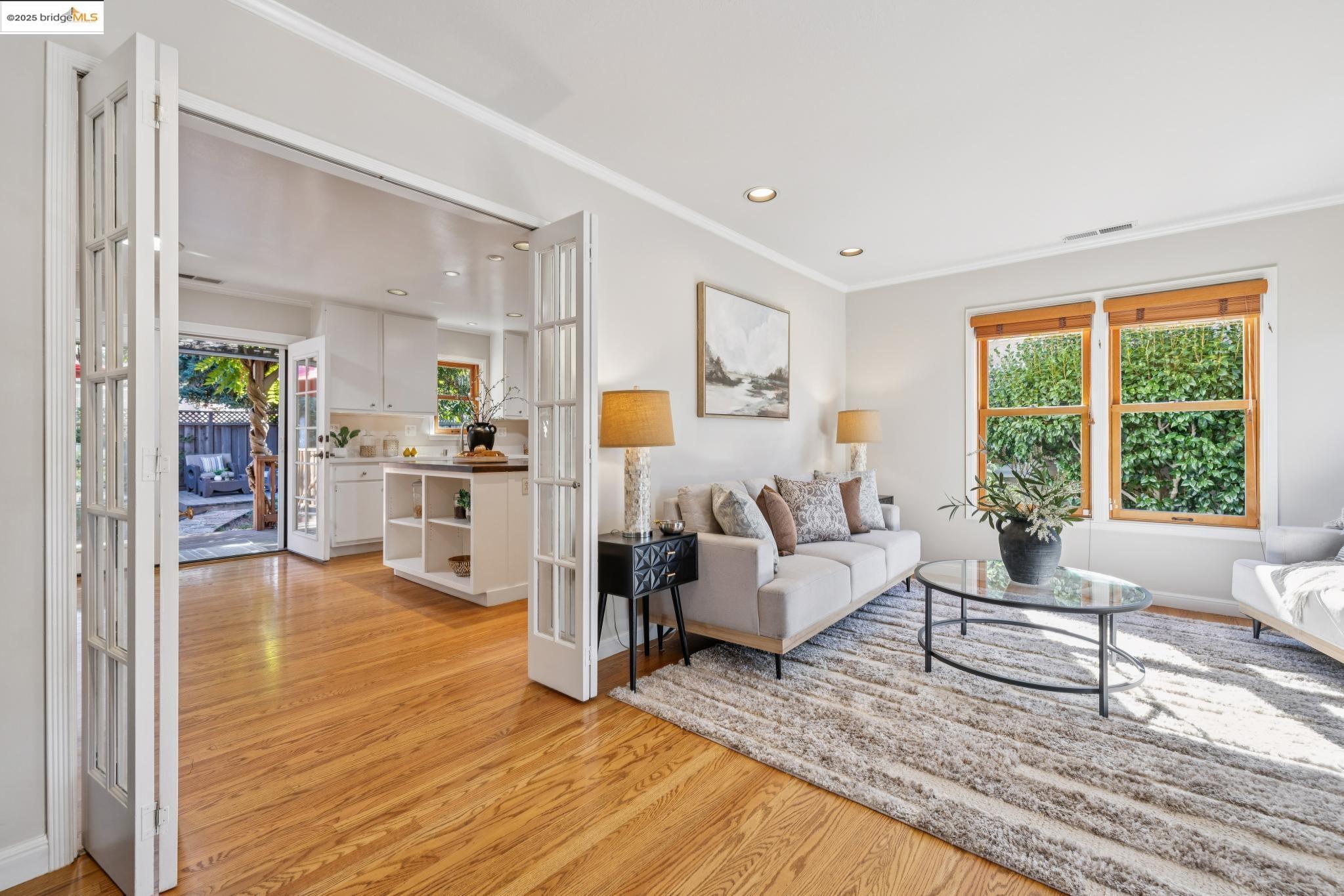 Detail Gallery Image 6 of 45 For 263 Covington St, Oakland,  CA 94605 - 2 Beds | 2 Baths