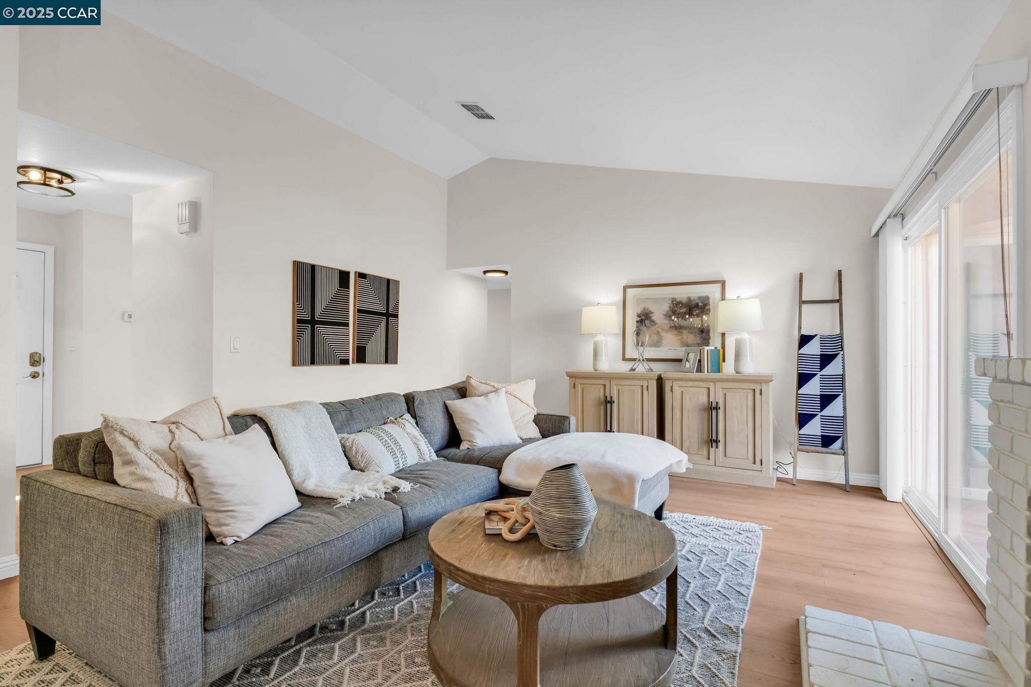 Detail Gallery Image 6 of 37 For 7 Clark Creek Circle, Clayton,  CA 94517-1627 - 3 Beds | 2 Baths