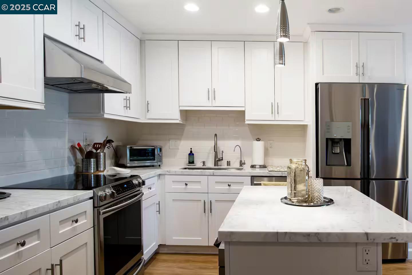 Detail Gallery Image 4 of 39 For 49 Showers #N364,  Mountain View,  CA 94040 - 1 Beds | 1 Baths