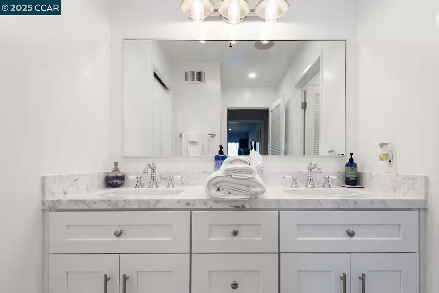 Detail Gallery Image 8 of 39 For 49 Showers #N364,  Mountain View,  CA 94040 - 1 Beds | 1 Baths