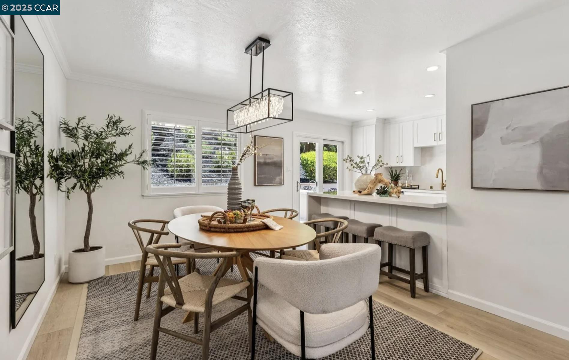 Detail Gallery Image 7 of 20 For 1600 Springbrook Road, Walnut Creek,  CA 94597 - 4 Beds | 3 Baths