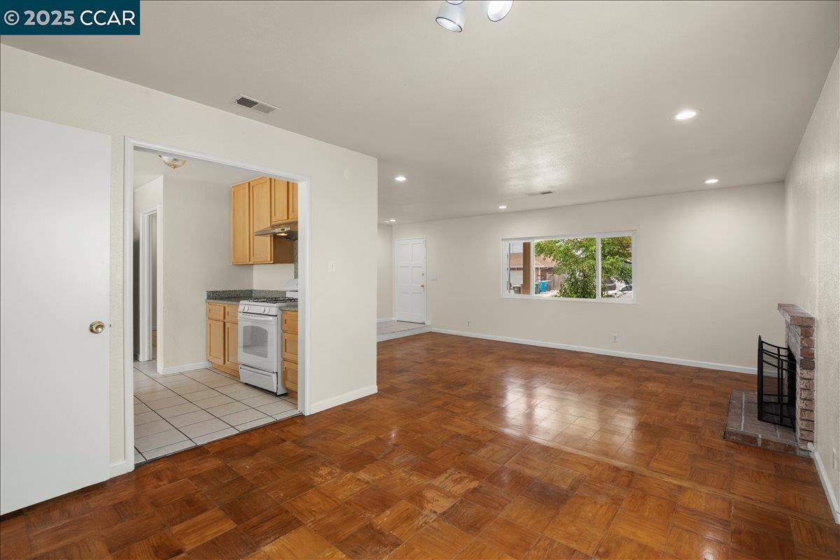 Detail Gallery Image 4 of 23 For 177 Brophy St, American Canyon,  CA 94503 - 4 Beds | 2 Baths