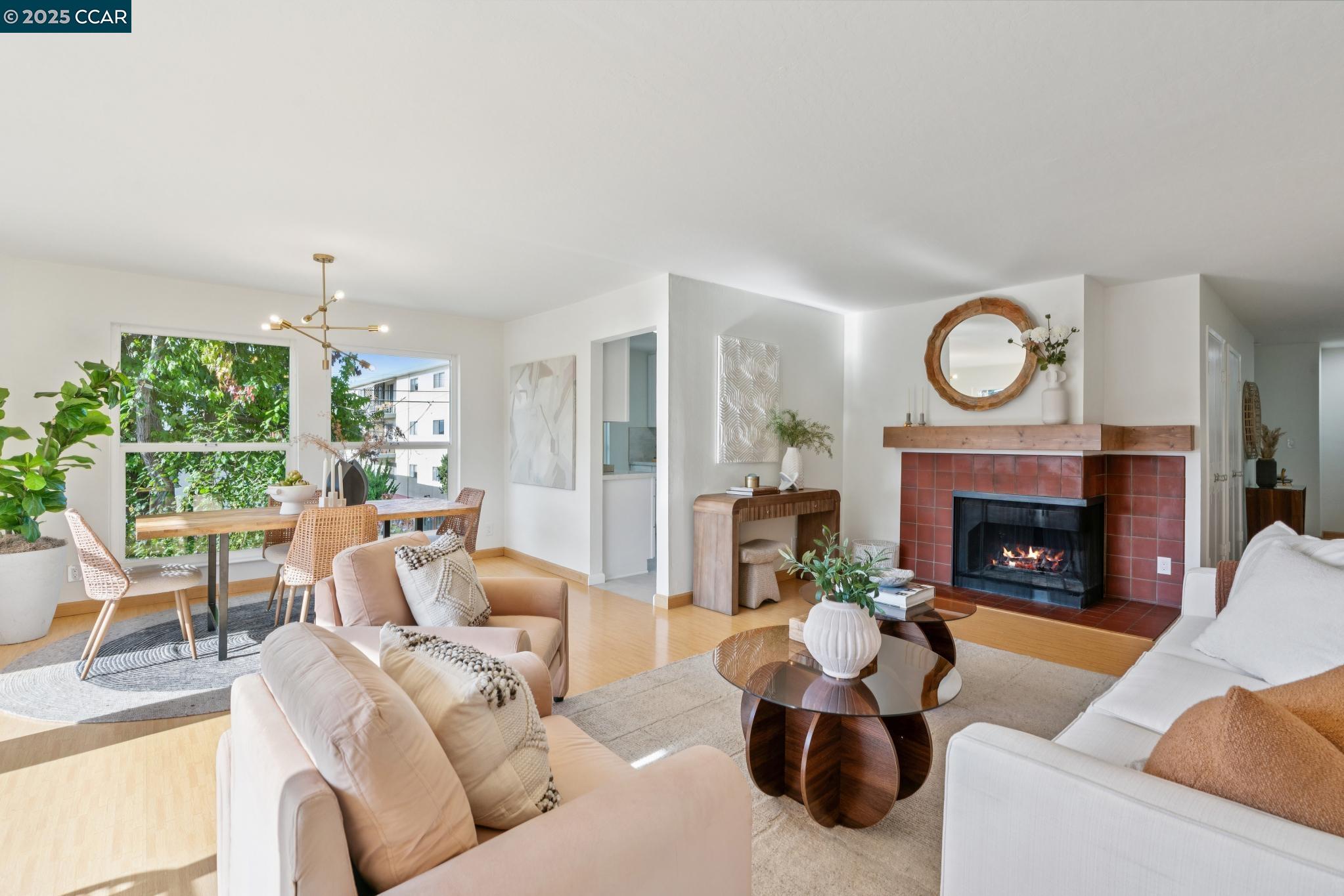 Detail Gallery Image 2 of 43 For 500 Vernon #102,  Oakland,  CA 94610 - 2 Beds | 2 Baths