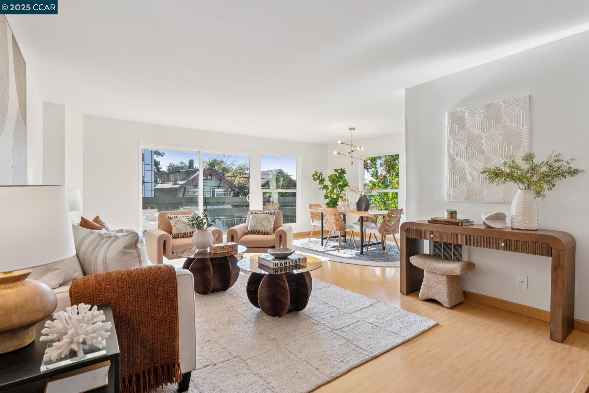 Detail Gallery Image 3 of 43 For 500 Vernon #102,  Oakland,  CA 94610 - 2 Beds | 2 Baths