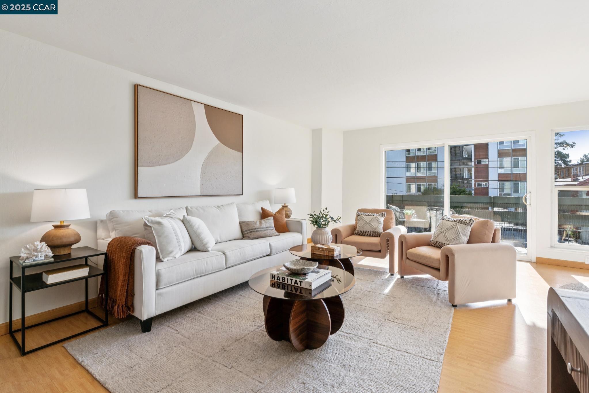 Detail Gallery Image 3 of 43 For 500 Vernon #102,  Oakland,  CA 94610 - 2 Beds | 2 Baths