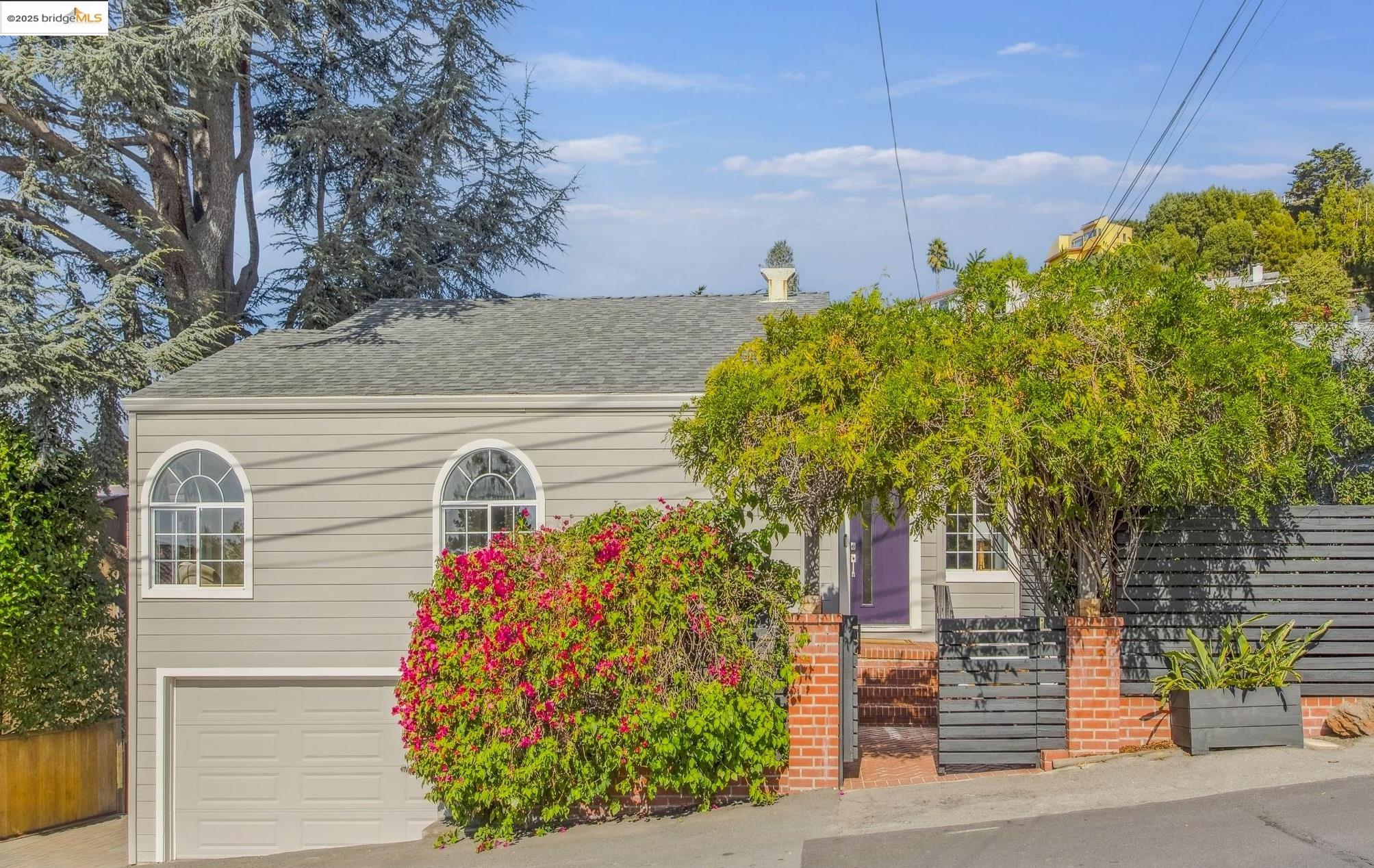 Detail Gallery Image 2 of 56 For 1942 Leimert Blvd, Oakland,  CA 94602 - 3 Beds | 3 Baths