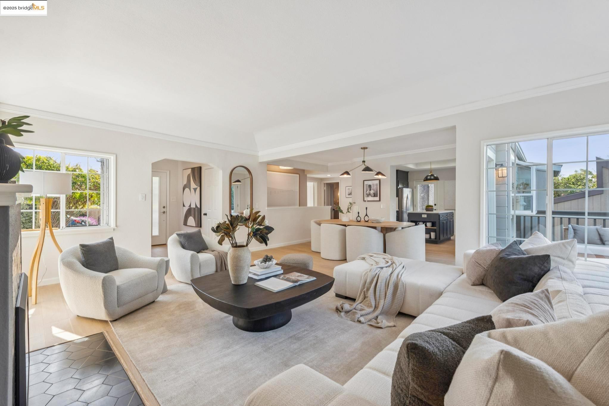 Detail Gallery Image 10 of 56 For 1942 Leimert Blvd, Oakland,  CA 94602 - 3 Beds | 3 Baths