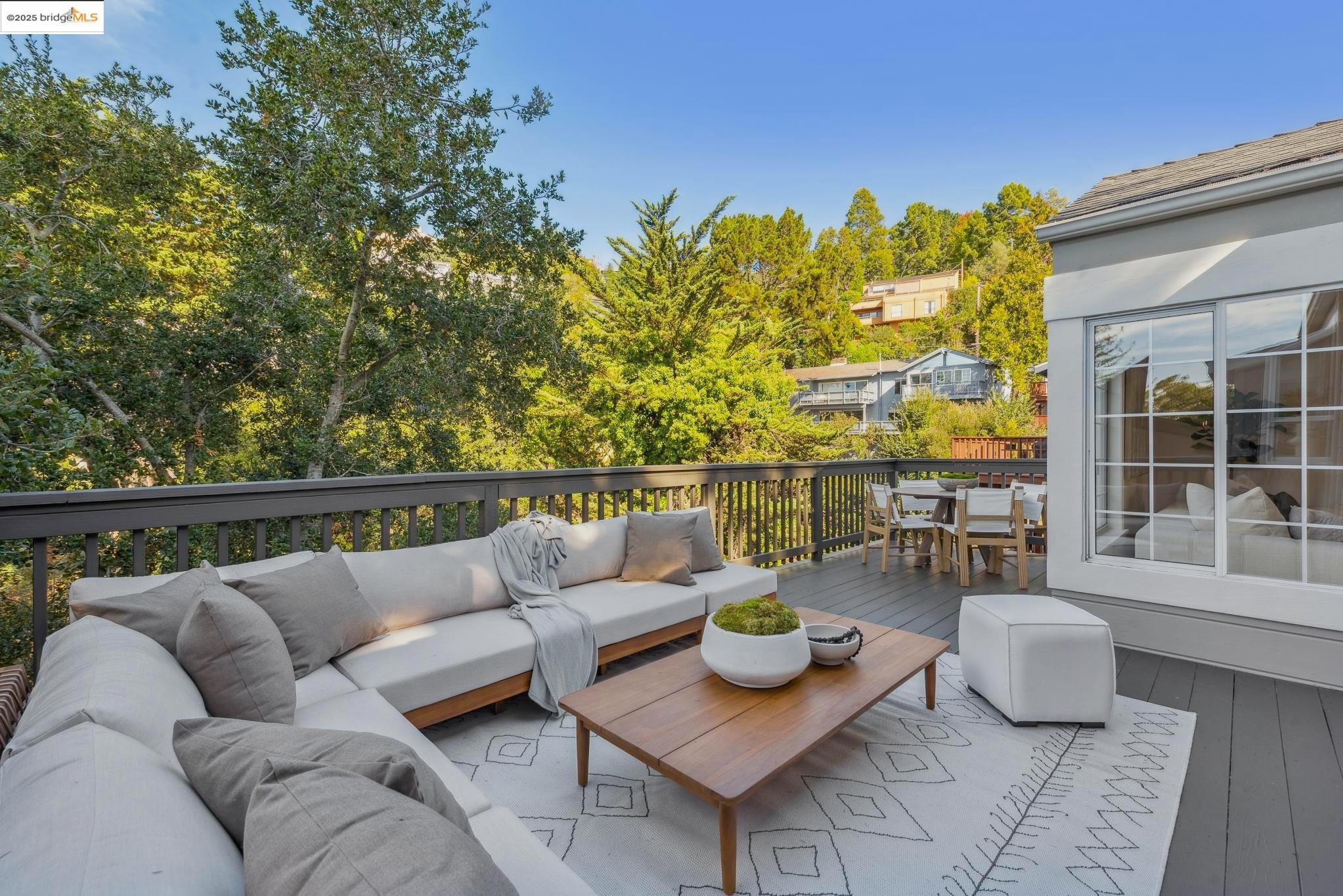 Detail Gallery Image 15 of 56 For 1942 Leimert Blvd, Oakland,  CA 94602 - 3 Beds | 3 Baths