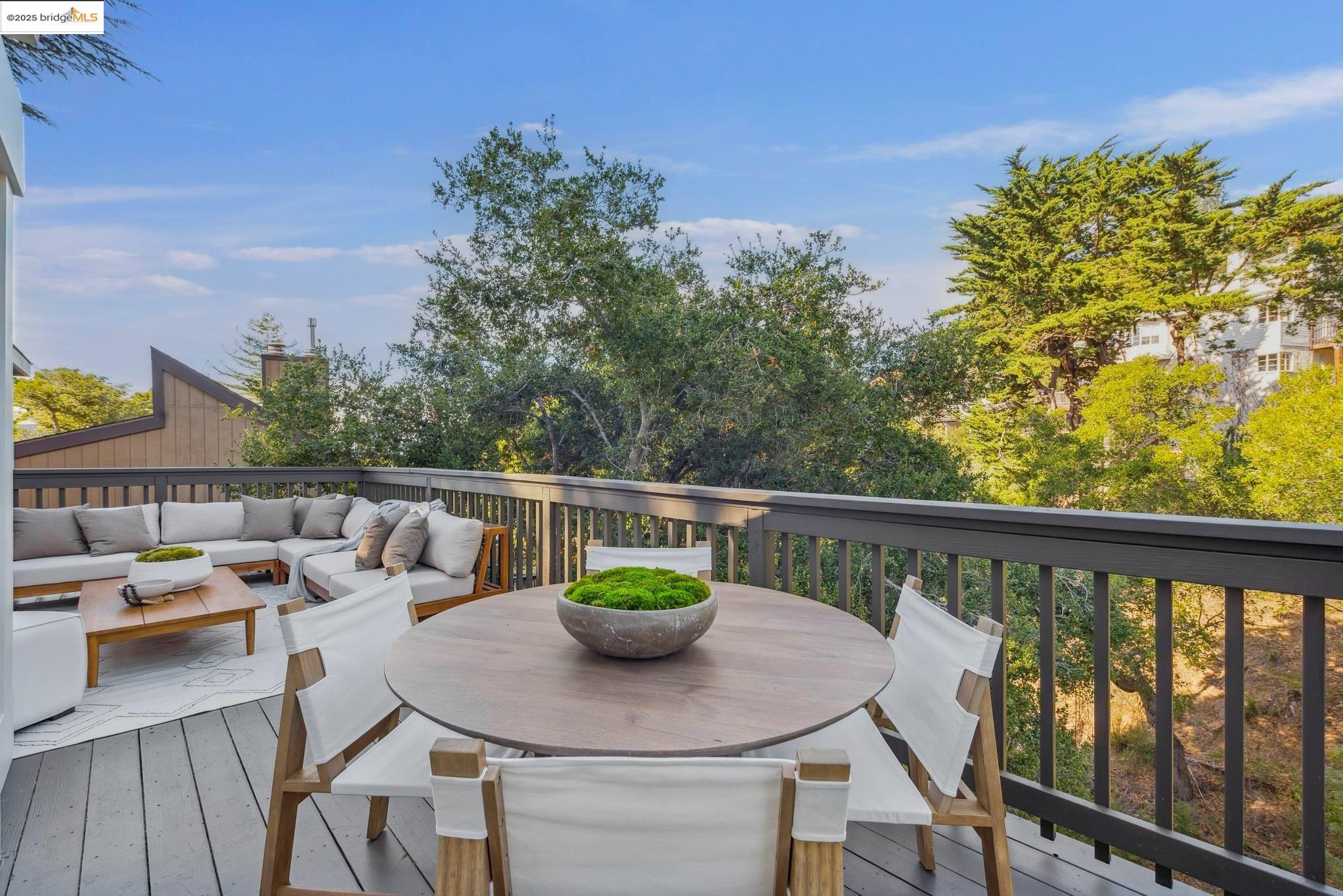 Detail Gallery Image 16 of 56 For 1942 Leimert Blvd, Oakland,  CA 94602 - 3 Beds | 3 Baths