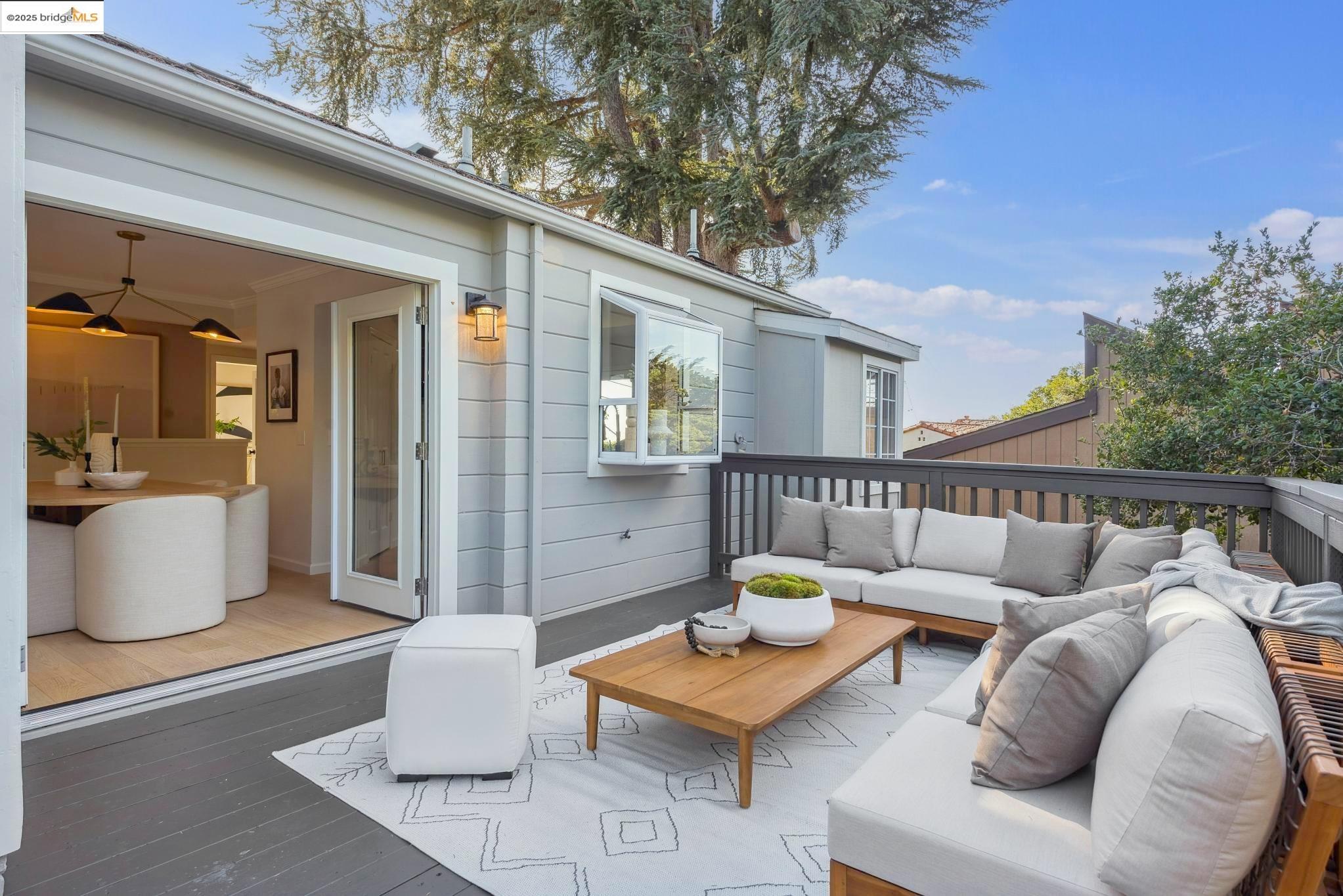 Detail Gallery Image 17 of 56 For 1942 Leimert Blvd, Oakland,  CA 94602 - 3 Beds | 3 Baths