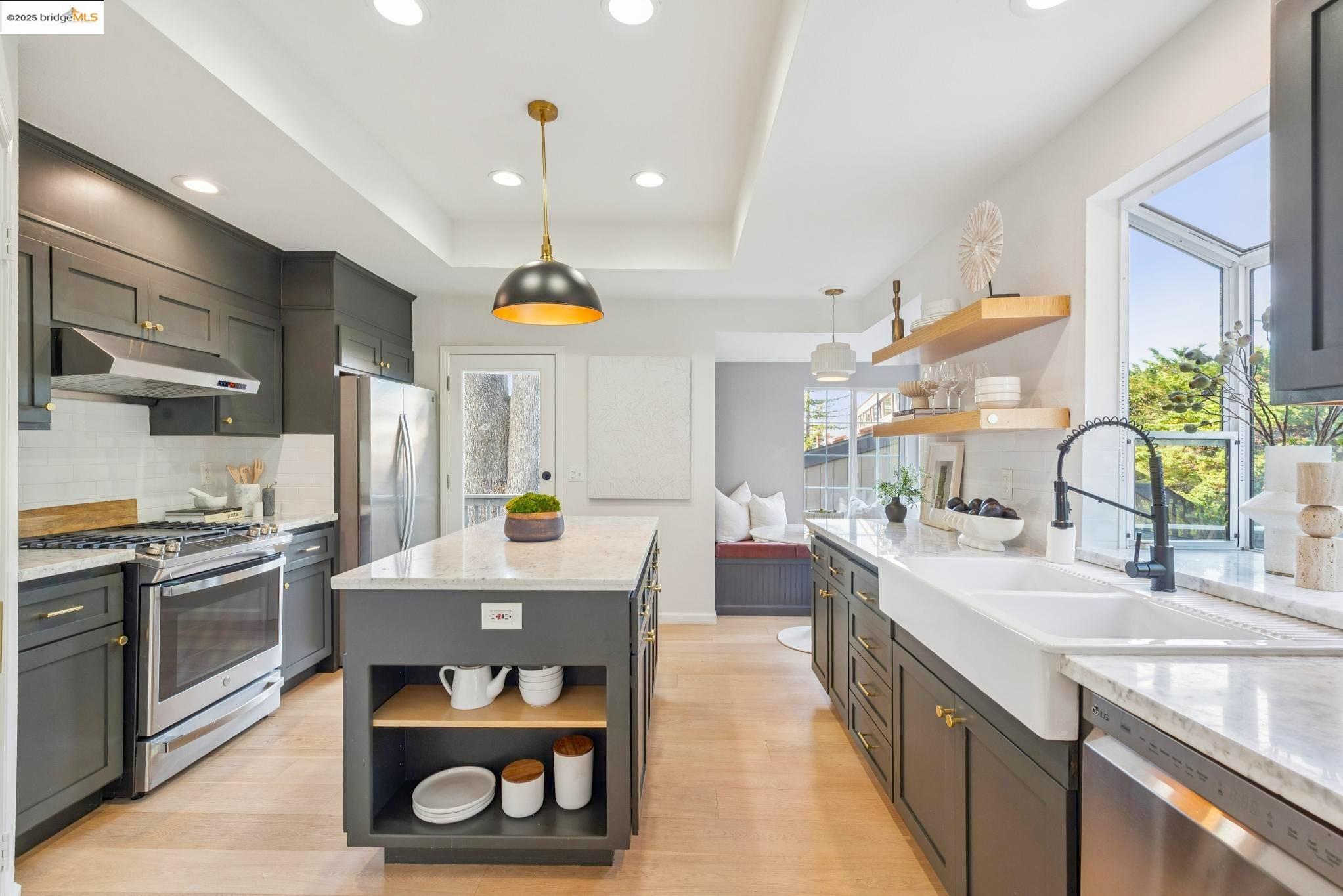 Detail Gallery Image 20 of 56 For 1942 Leimert Blvd, Oakland,  CA 94602 - 3 Beds | 3 Baths