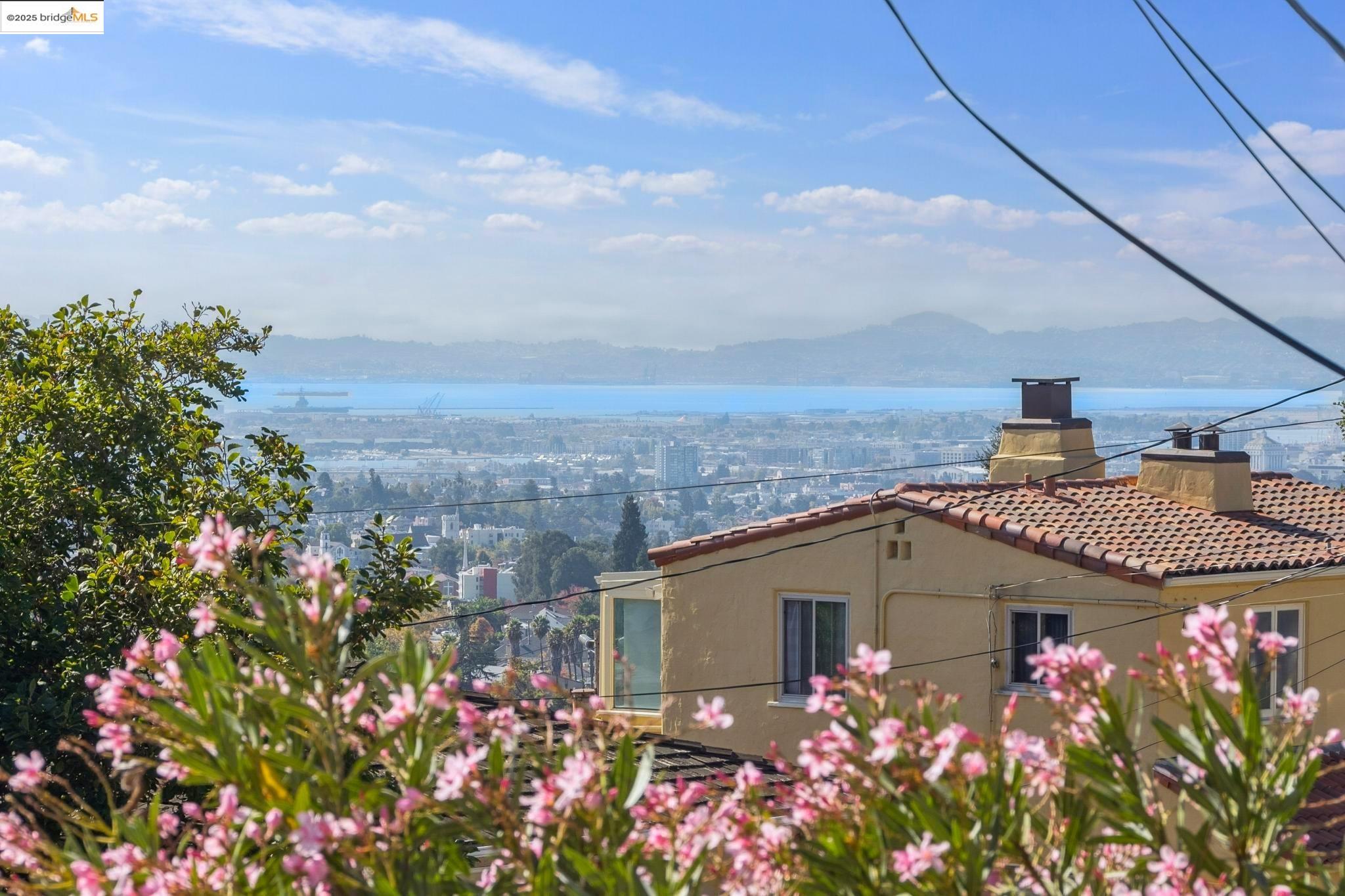 Detail Gallery Image 29 of 56 For 1942 Leimert Blvd, Oakland,  CA 94602 - 3 Beds | 3 Baths