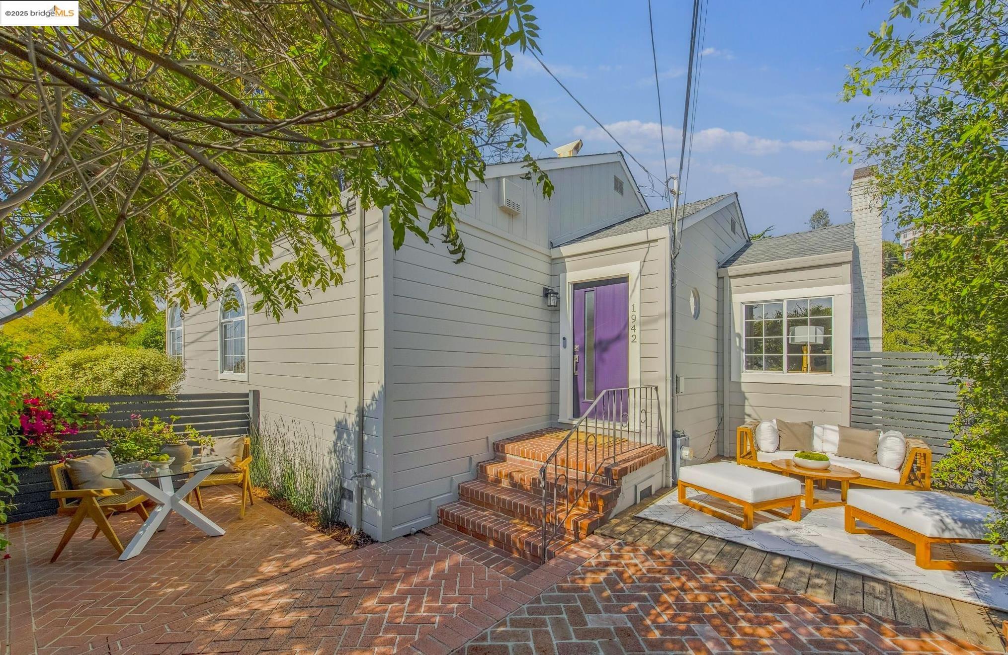 Detail Gallery Image 5 of 56 For 1942 Leimert Blvd, Oakland,  CA 94602 - 3 Beds | 3 Baths